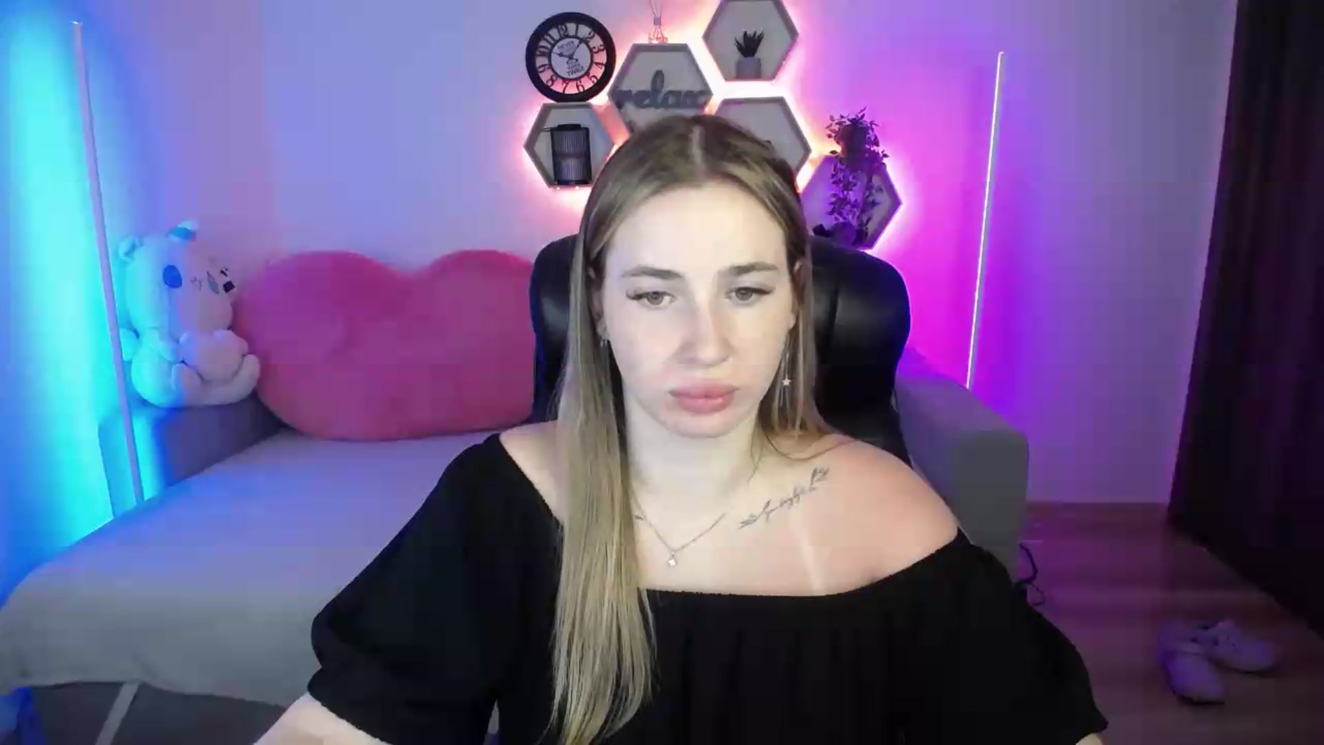 Gallery image thumbnail from SabrinaViolet's myfreecams stream on, 07/06/2026, 09:30 image 14 of 20