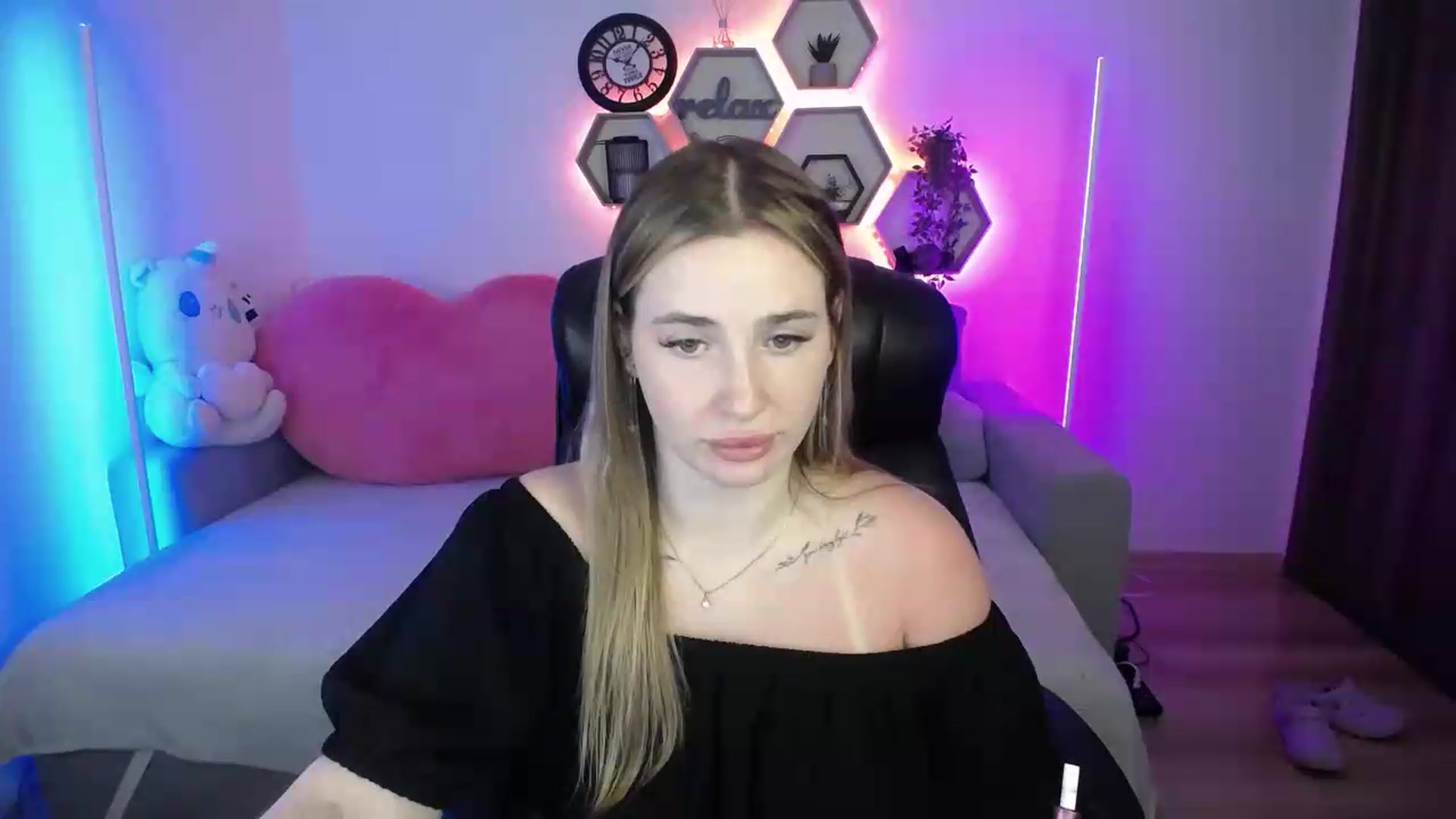 Gallery image thumbnail from SabrinaViolet's myfreecams stream on, 07/06/2026, 09:30 image 5 of 20