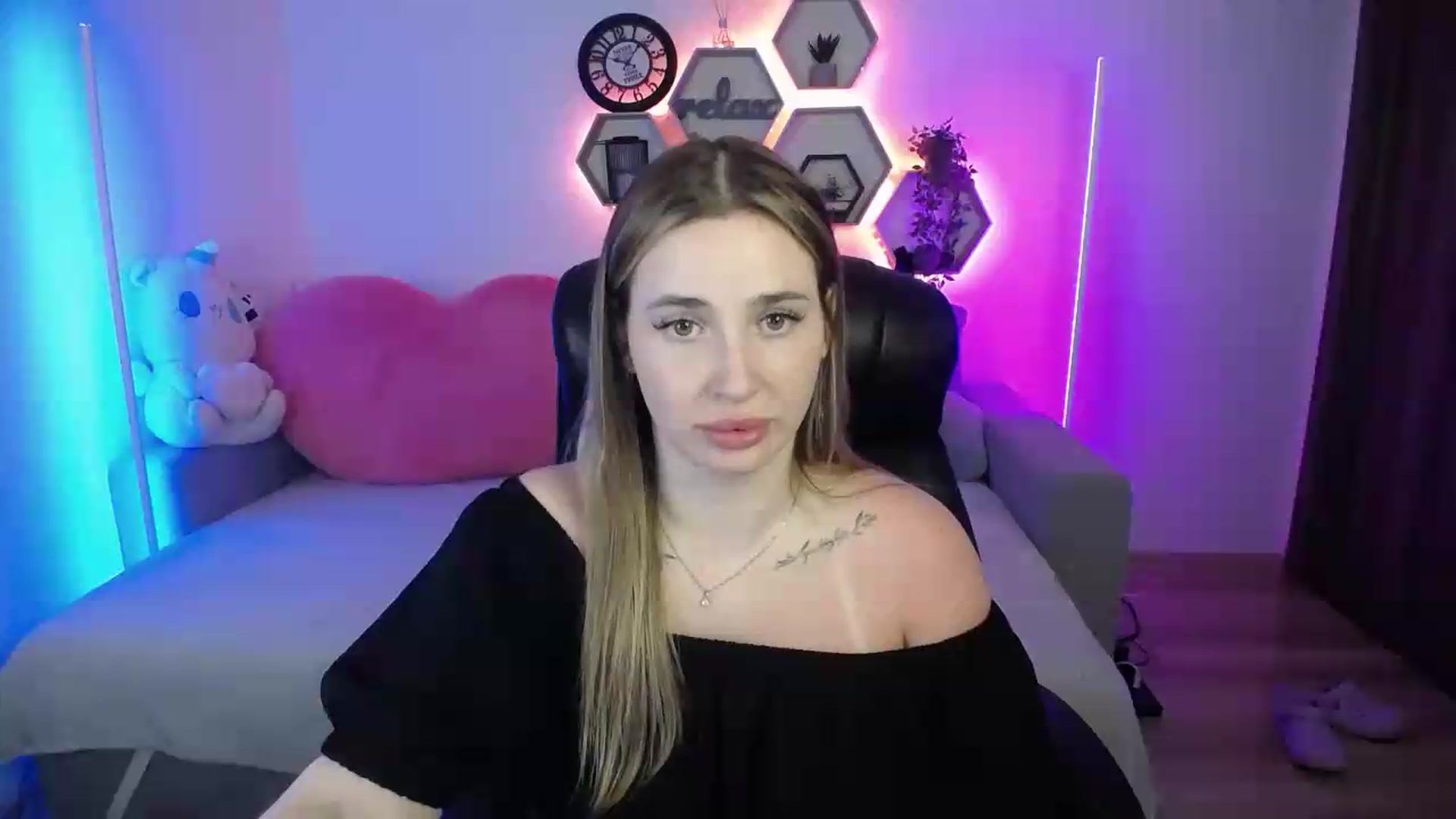 Gallery image thumbnail from SabrinaViolet's myfreecams stream on, 07/06/2026, 09:30 image 4 of 20