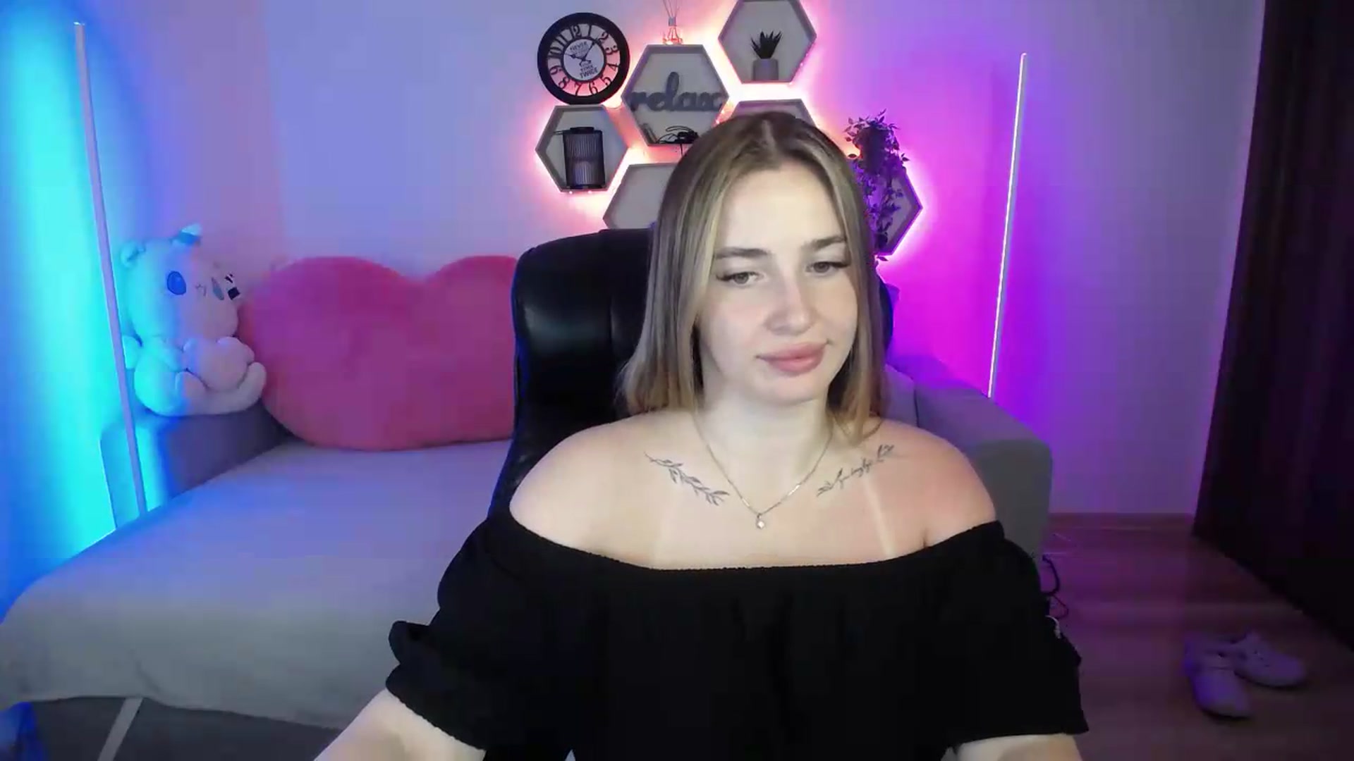 Gallery image thumbnail from SabrinaViolet's myfreecams stream on, 07/06/2026, 09:30 image 18 of 20