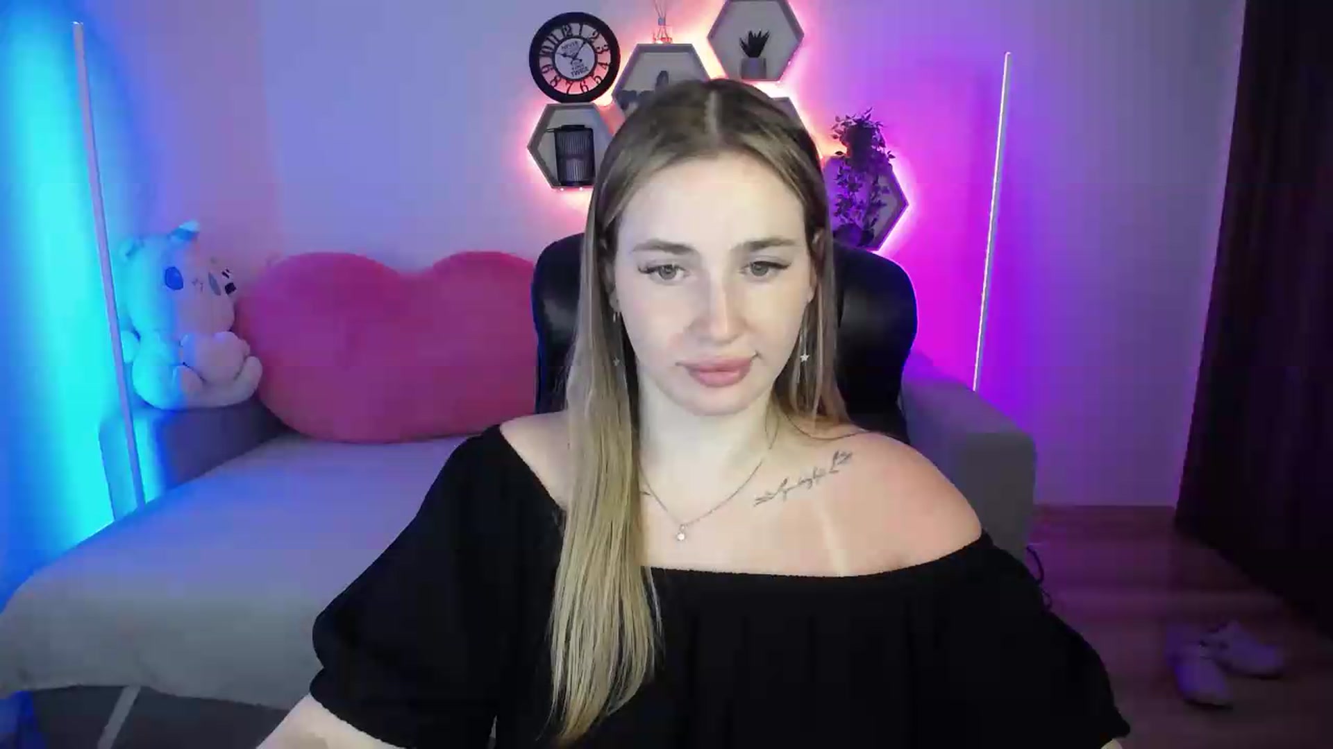 Gallery image thumbnail from SabrinaViolet's myfreecams stream on, 07/06/2026, 09:30 image 13 of 20