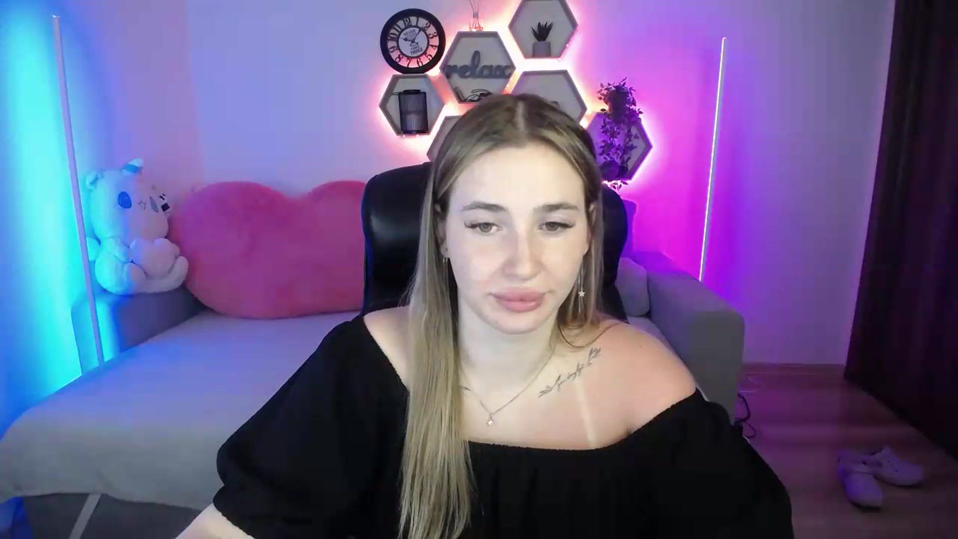 Gallery image thumbnail from SabrinaViolet's myfreecams stream on, 07/06/2026, 09:30 image 7 of 20