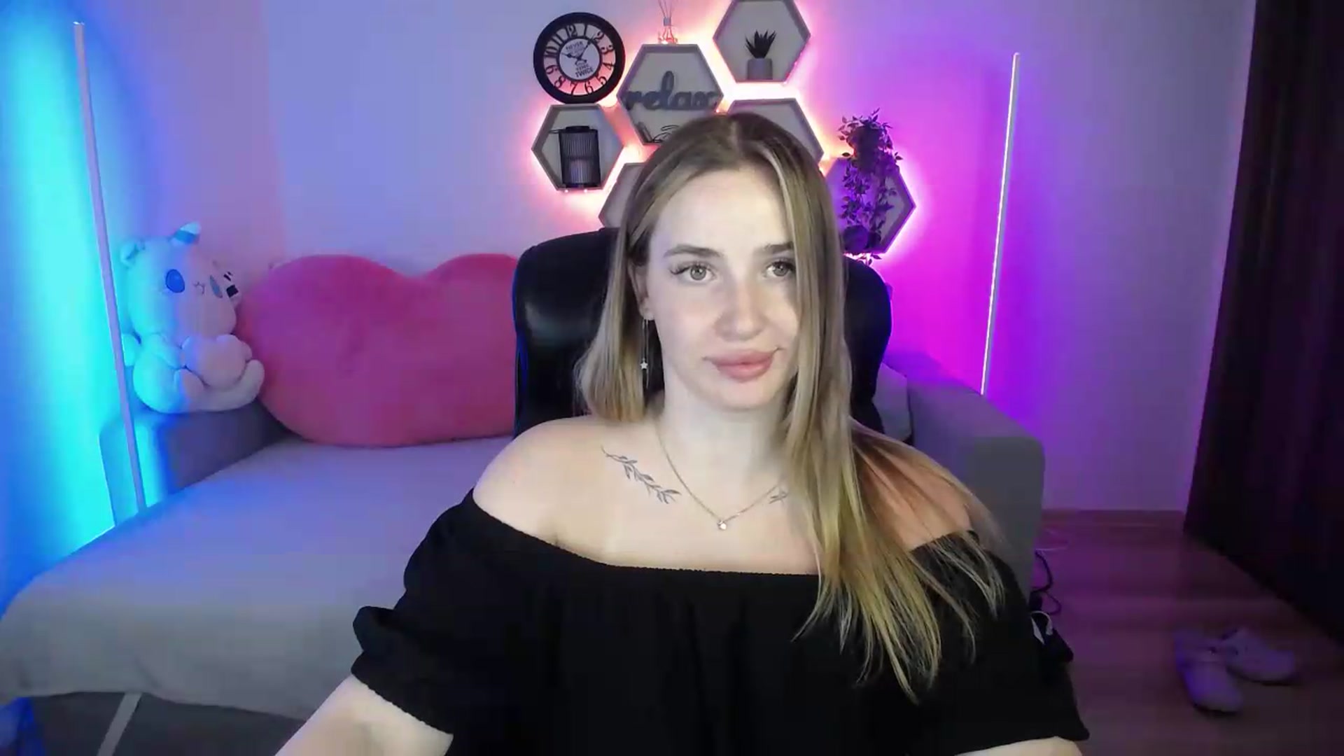 Gallery image thumbnail from SabrinaViolet's myfreecams stream on, 07/06/2026, 09:30 image 19 of 20