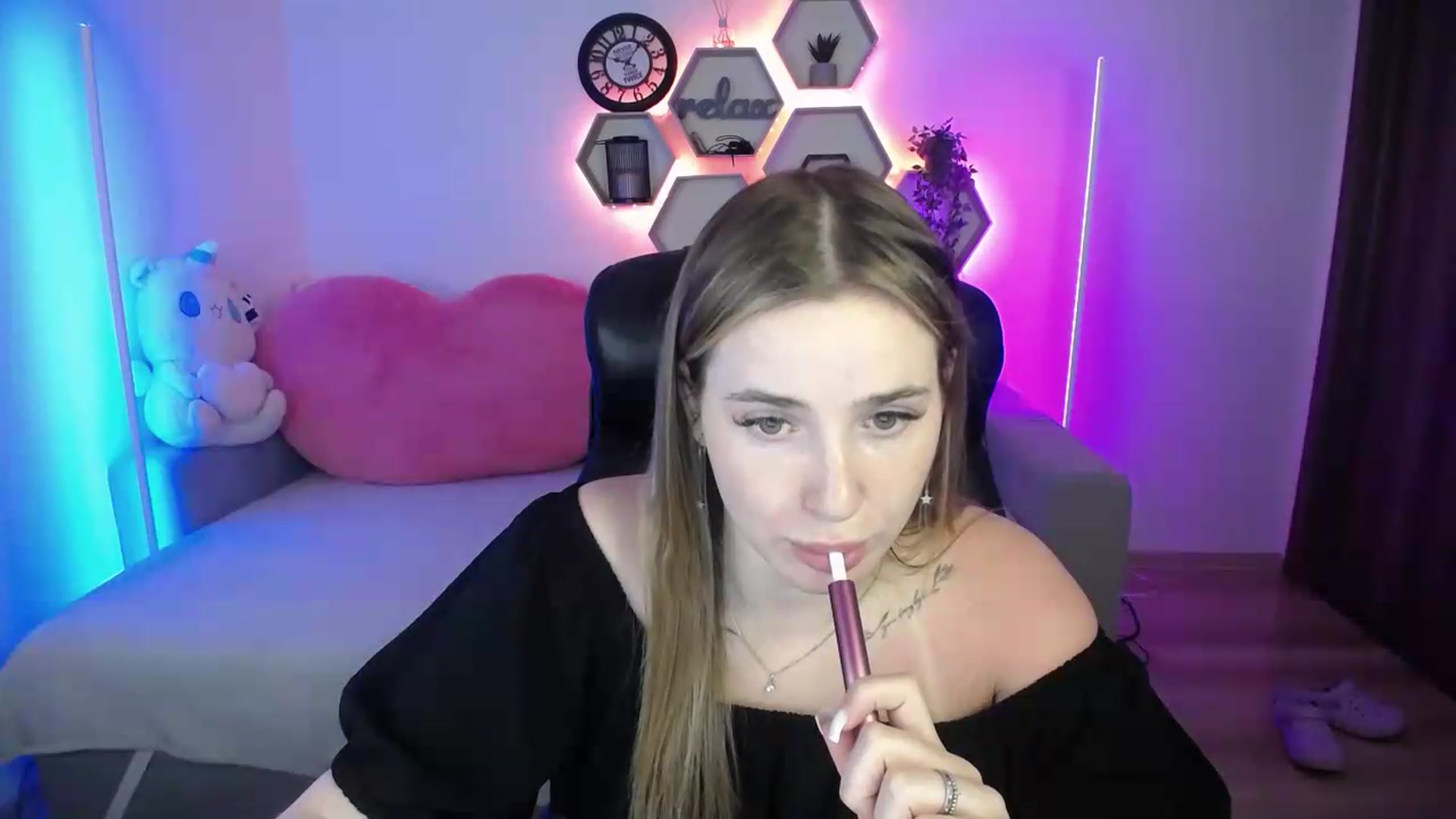Gallery image thumbnail from SabrinaViolet's myfreecams stream on, 07/06/2026, 09:30 image 9 of 20