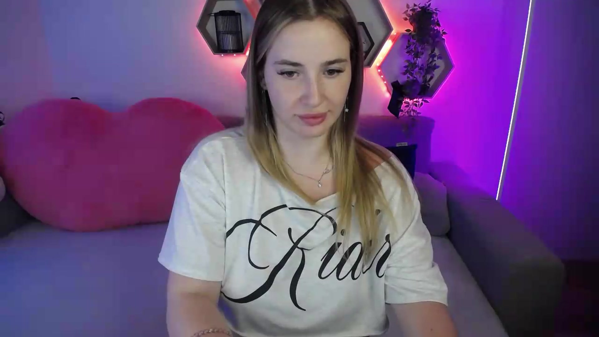 Gallery image thumbnail from SabrinaViolet's myfreecams stream on, 07/06/2026, 10:31 image 9 of 20