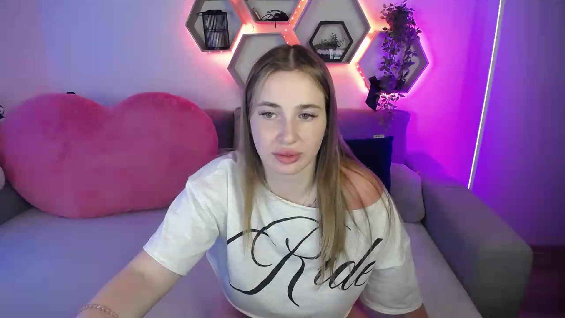 Gallery image thumbnail from SabrinaViolet's myfreecams stream on, 07/06/2026, 10:31 image 14 of 20