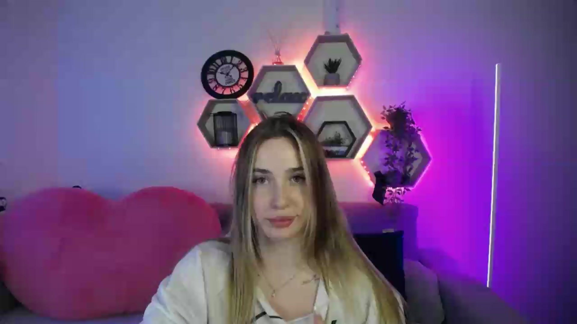 Gallery image thumbnail from SabrinaViolet's myfreecams stream on, 07/06/2026, 10:31 image 1 of 20
