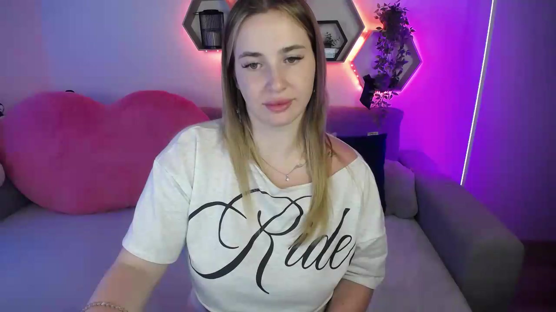 Gallery image thumbnail from SabrinaViolet's myfreecams stream on, 07/06/2026, 10:31 image 11 of 20