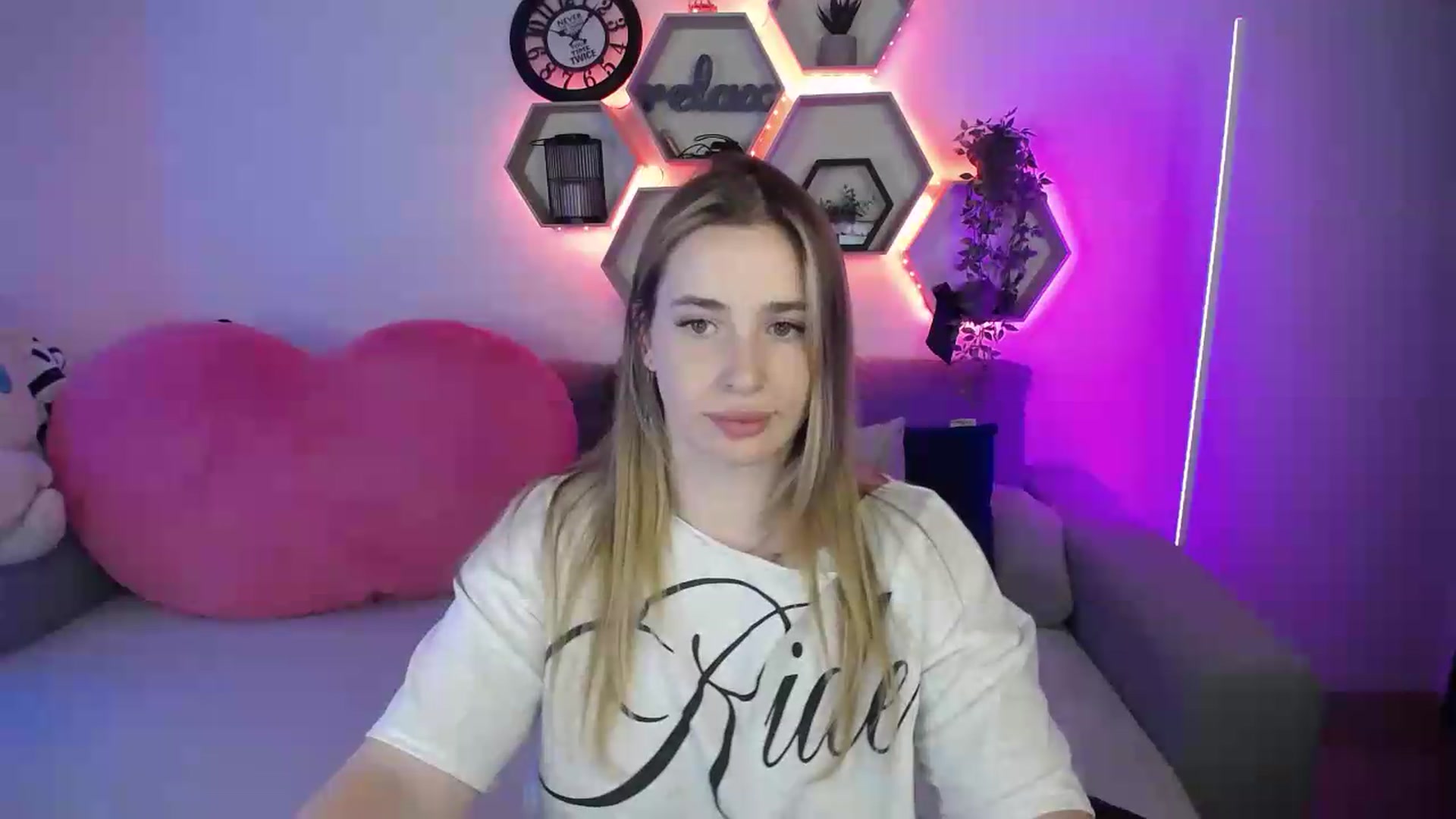 Gallery image thumbnail from SabrinaViolet's myfreecams stream on, 07/06/2026, 11:22 image 12 of 20