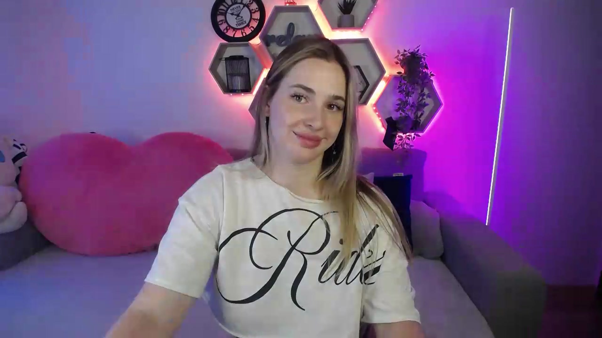 Gallery image thumbnail from SabrinaViolet's myfreecams stream on, 07/06/2026, 11:22 image 17 of 20