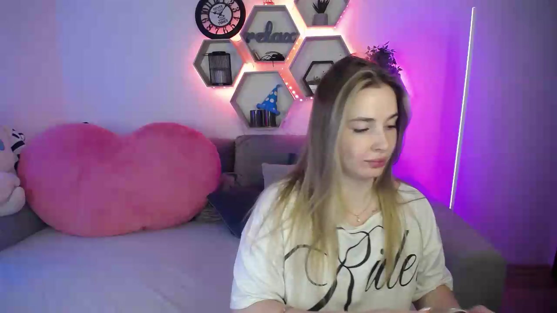 Gallery image thumbnail from SabrinaViolet's myfreecams stream on, 07/06/2026, 11:22 image 10 of 20