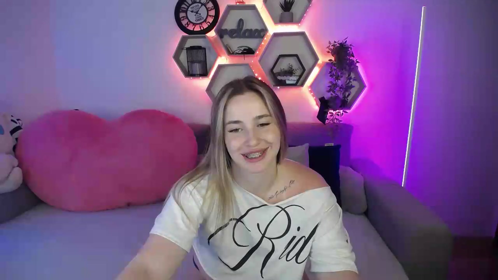 Gallery image thumbnail from SabrinaViolet's myfreecams stream on, 07/06/2026, 11:22 image 20 of 20