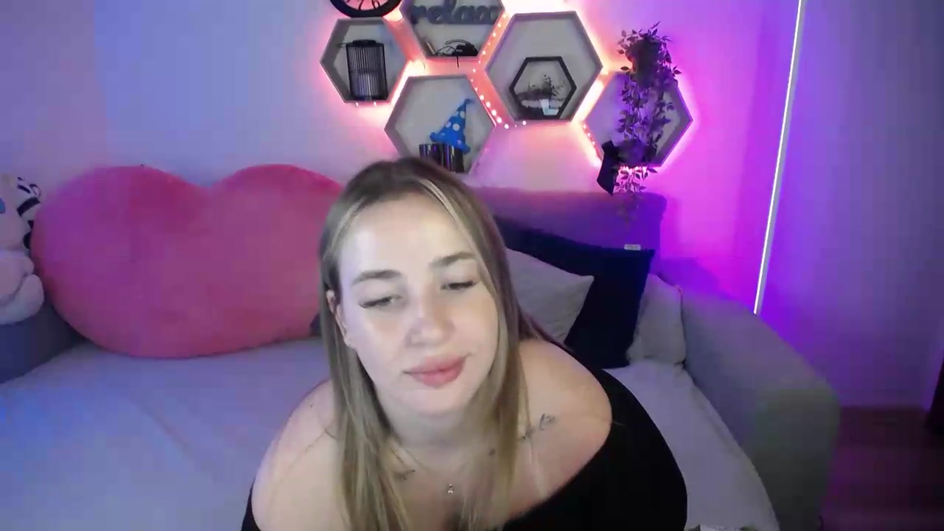 Gallery image thumbnail from SabrinaViolet's myfreecams stream on, 07/06/2026, 12:36 image 4 of 20