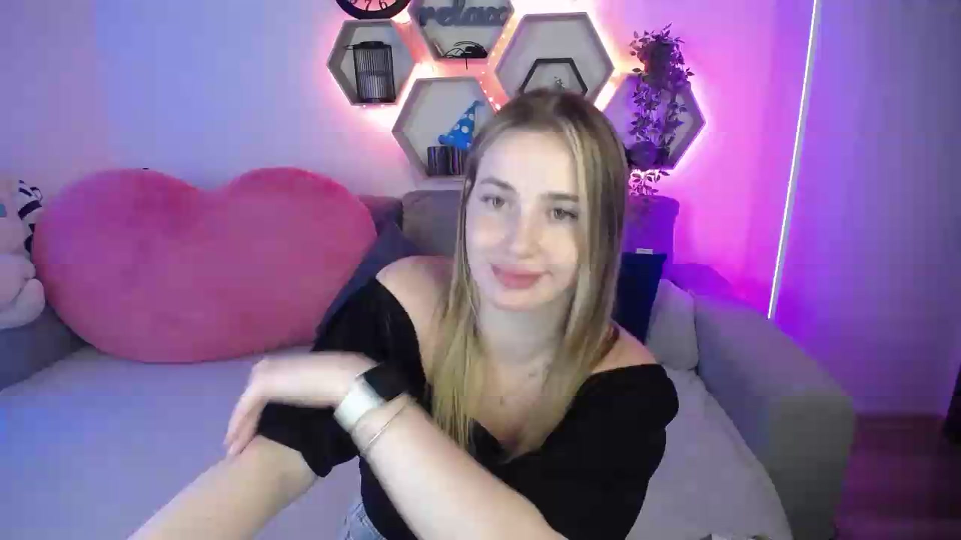 Gallery image thumbnail from SabrinaViolet's myfreecams stream on, 07/06/2026, 12:36 image 1 of 20