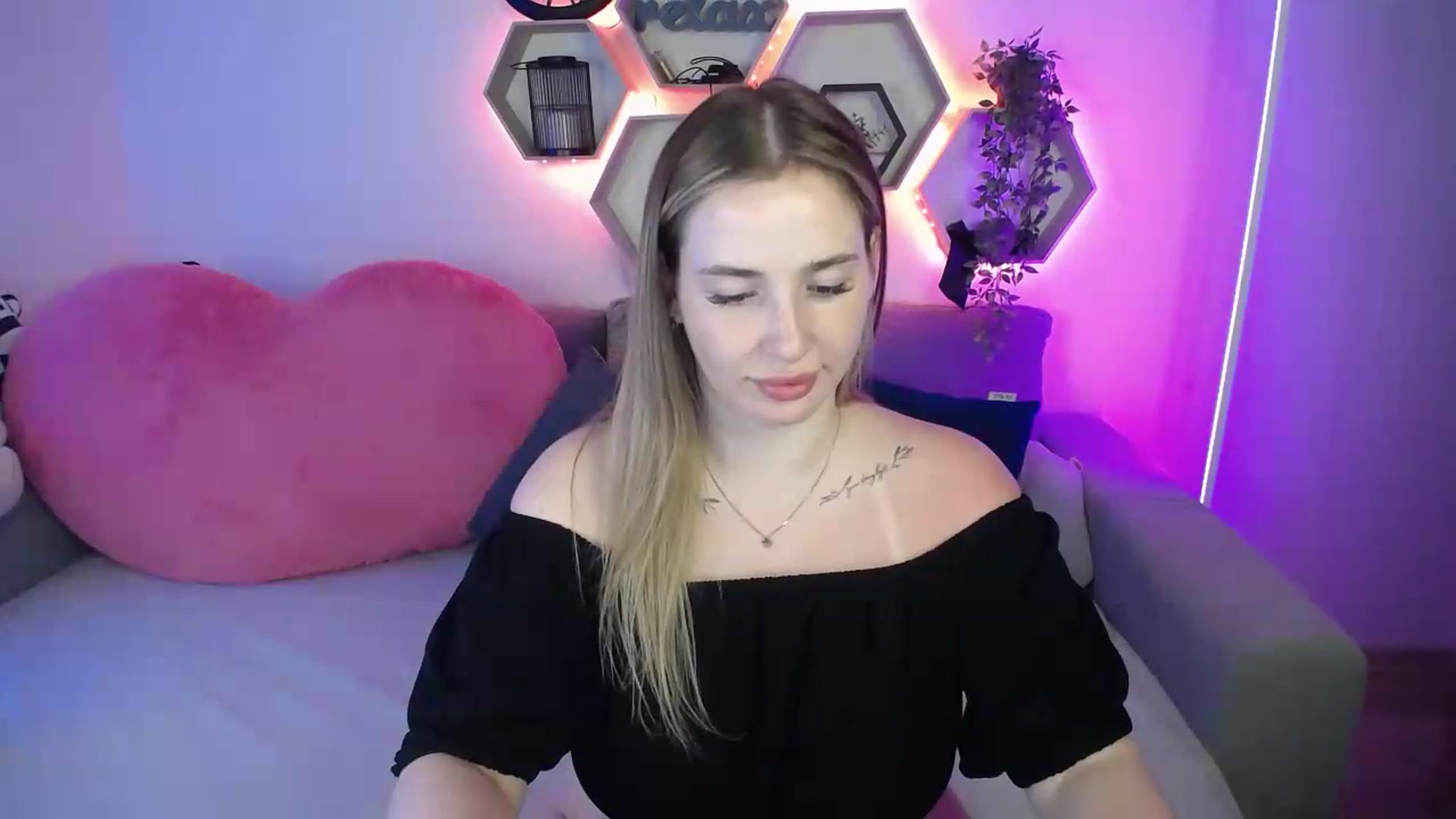 Gallery image thumbnail from SabrinaViolet's myfreecams stream on, 07/06/2026, 12:36 image 5 of 20