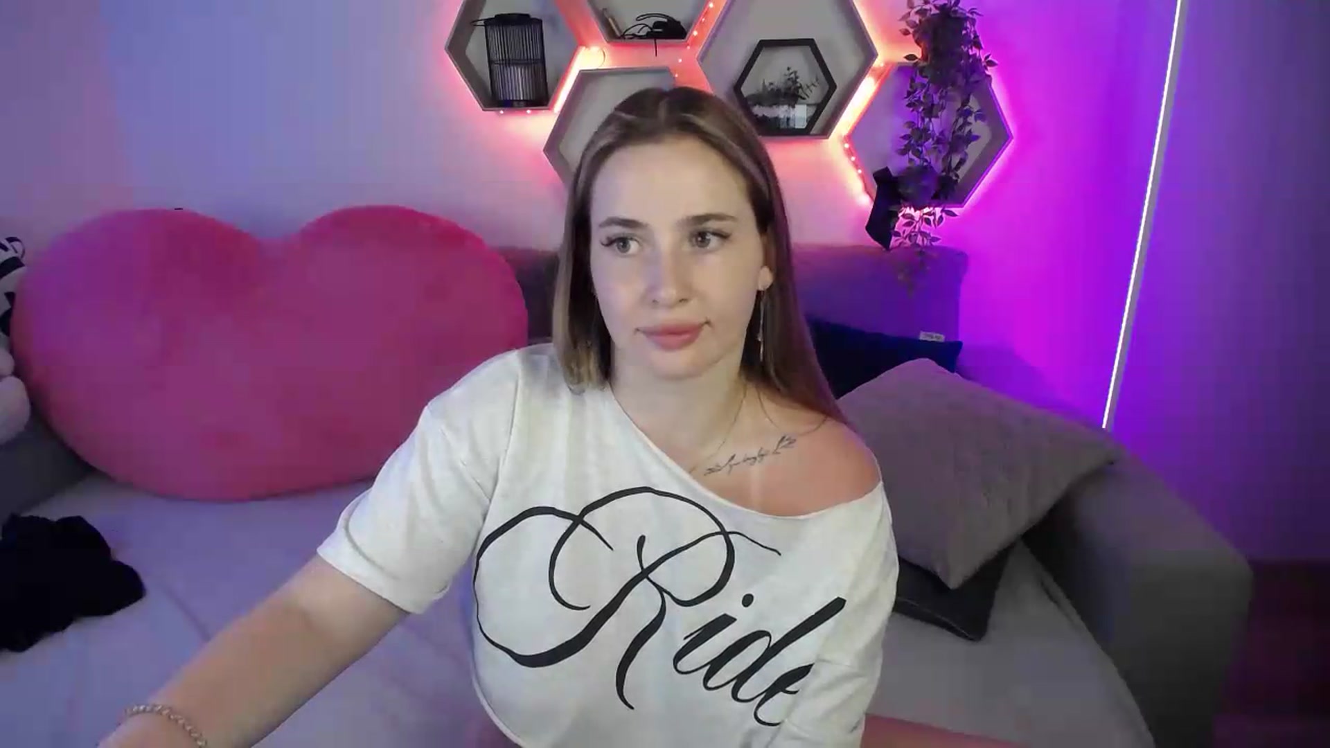 Gallery image thumbnail from SabrinaViolet's myfreecams stream on, 07/06/2026, 13:26 image 10 of 20