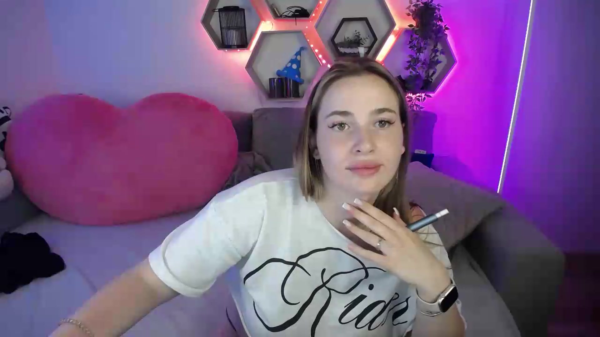 Gallery image thumbnail from SabrinaViolet's myfreecams stream on, 07/06/2026, 13:26 image 5 of 20