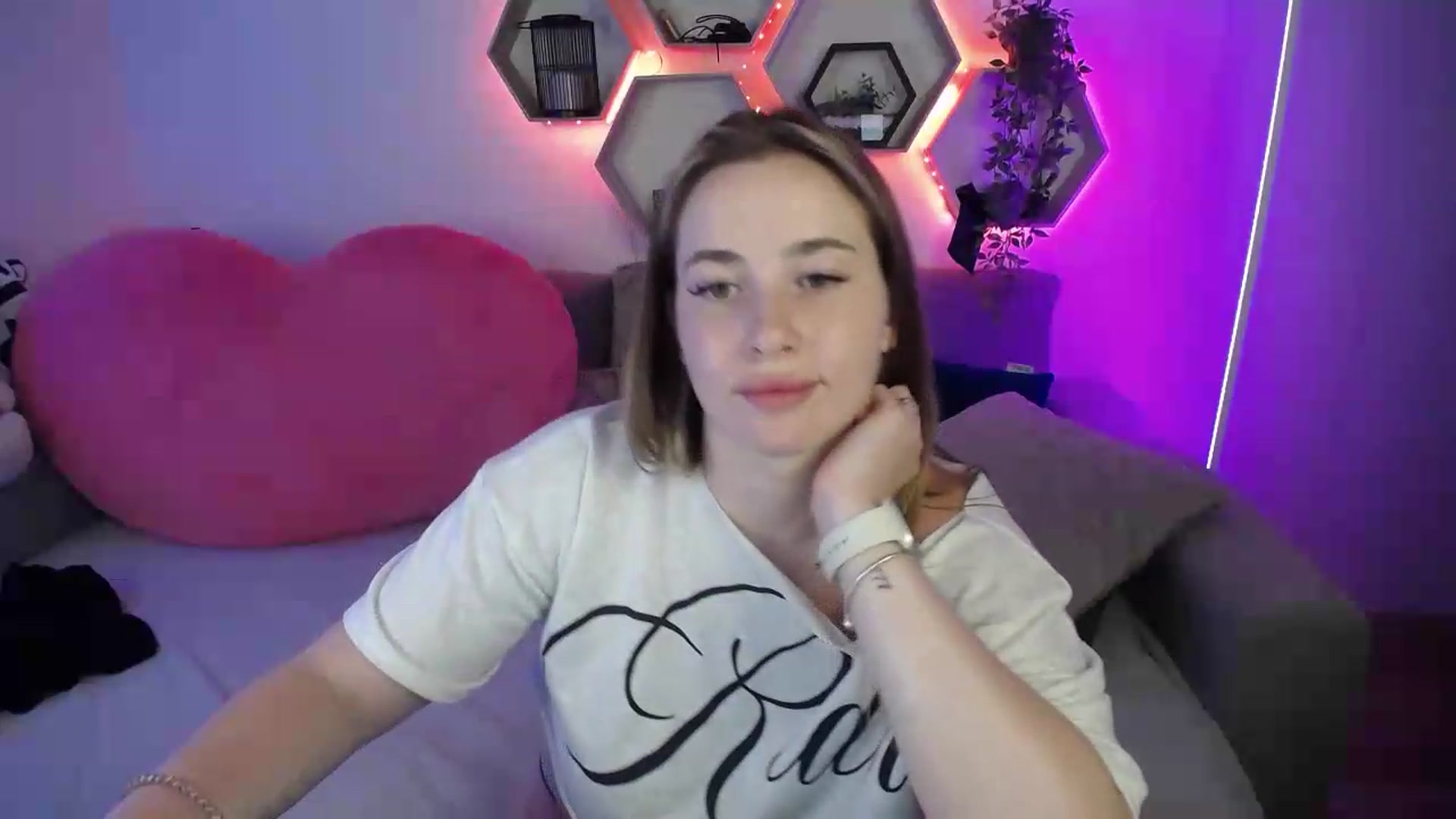 Gallery image thumbnail from SabrinaViolet's myfreecams stream on, 07/06/2026, 13:26 image 7 of 20