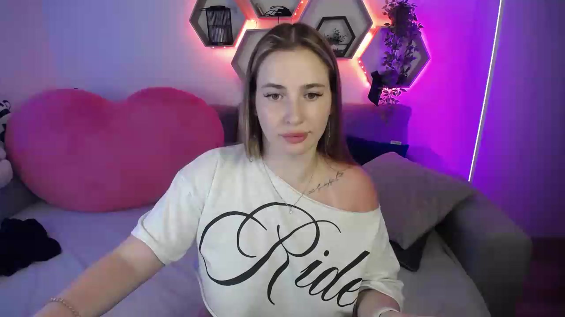 Gallery image thumbnail from SabrinaViolet's myfreecams stream on, 07/06/2026, 13:26 image 12 of 20