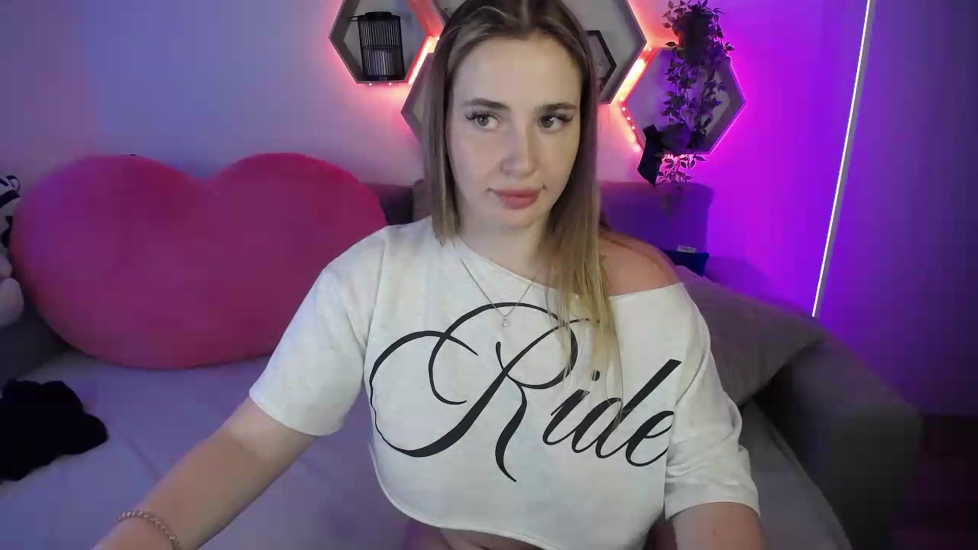 Gallery image thumbnail from SabrinaViolet's myfreecams stream on, 07/06/2026, 13:26 image 17 of 20
