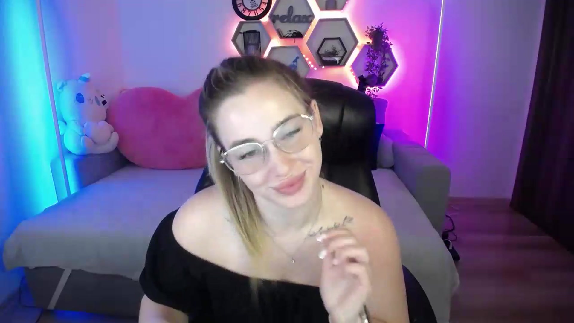 Gallery image thumbnail from SabrinaViolet's myfreecams stream on, 07/07/2026, 09:27 image 7 of 20