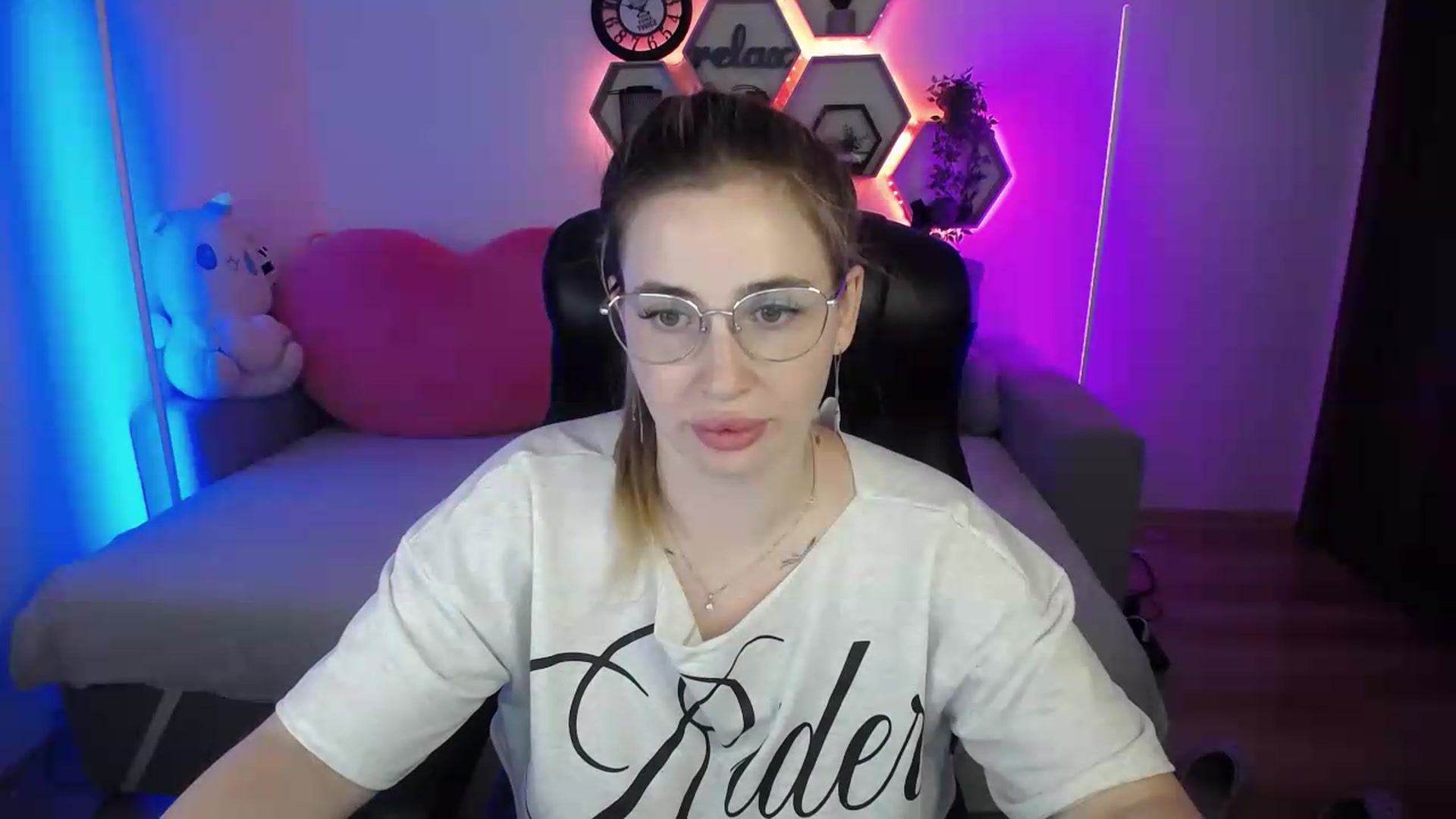 Gallery image thumbnail from SabrinaViolet's myfreecams stream on, 07/07/2026, 09:27 image 14 of 20