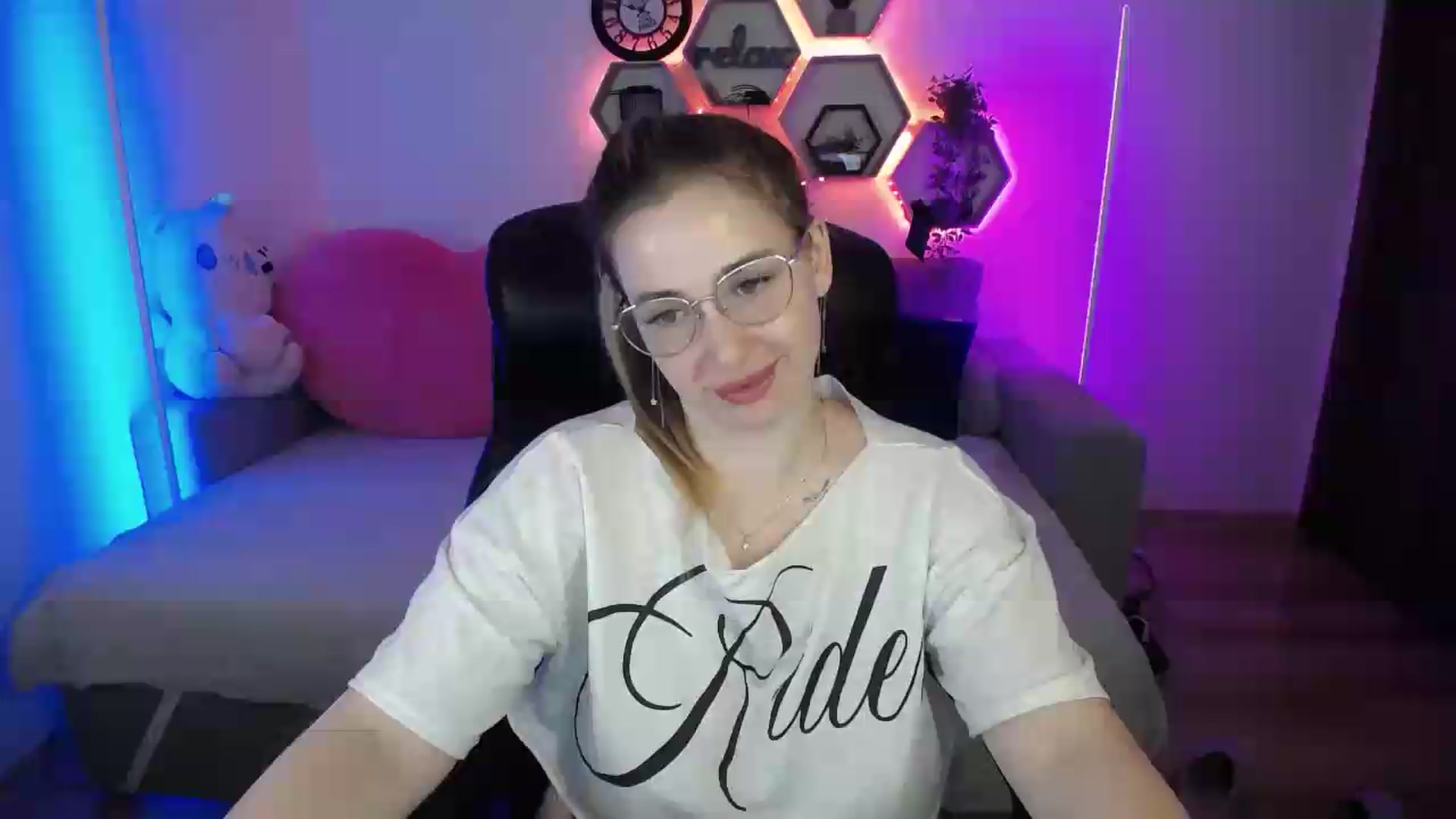 Gallery image thumbnail from SabrinaViolet's myfreecams stream on, 07/07/2026, 09:27 image 13 of 20