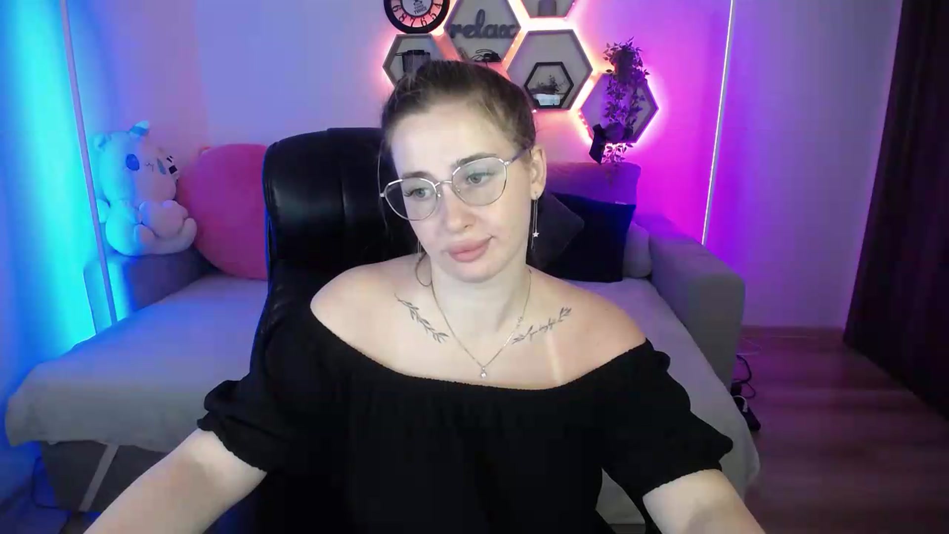 Gallery image thumbnail from SabrinaViolet's myfreecams stream on, 07/07/2026, 09:27 image 4 of 20