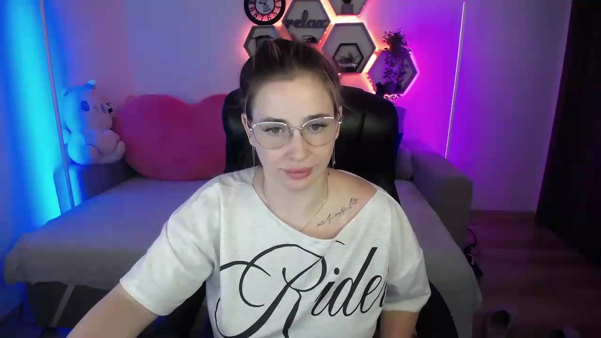 Gallery image thumbnail from SabrinaViolet's myfreecams stream on, 07/07/2026, 09:27 image 15 of 20