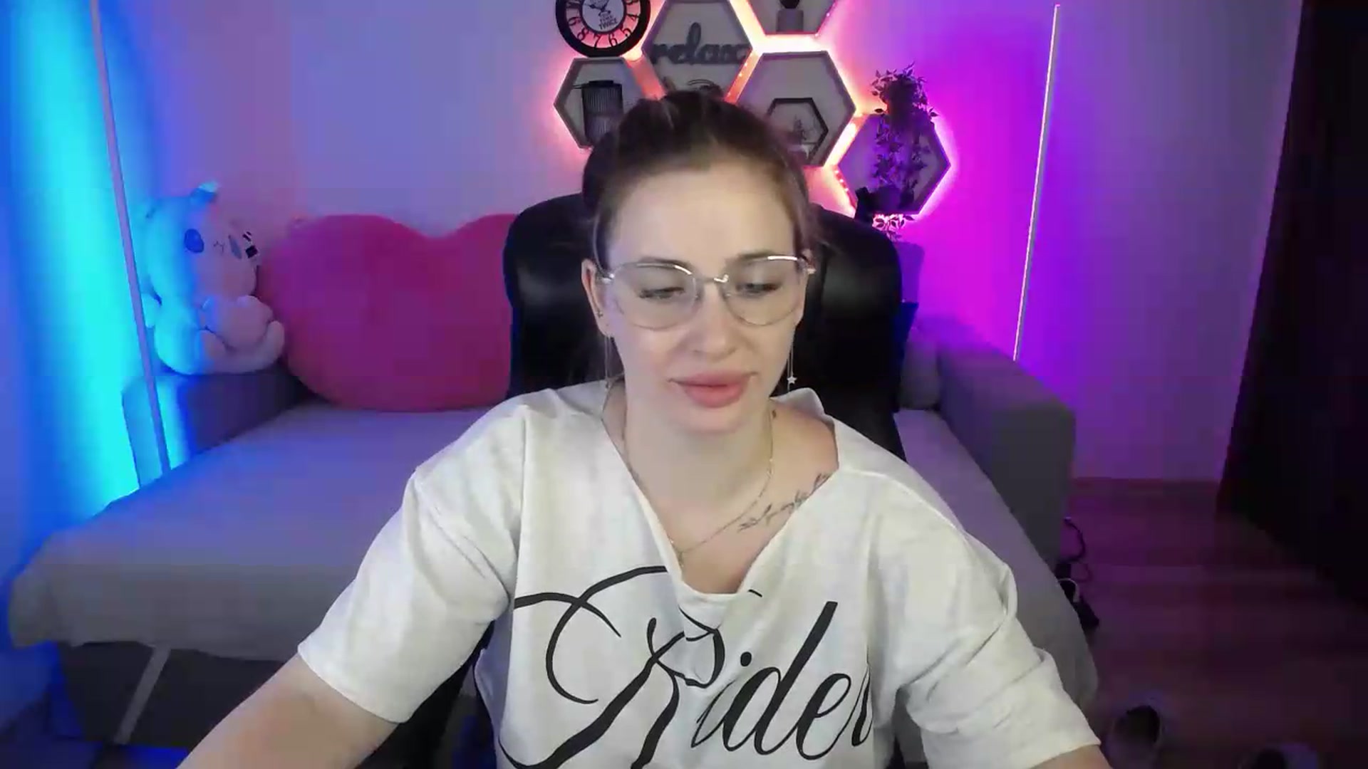 Gallery image thumbnail from SabrinaViolet's myfreecams stream on, 07/07/2026, 09:27 image 16 of 20