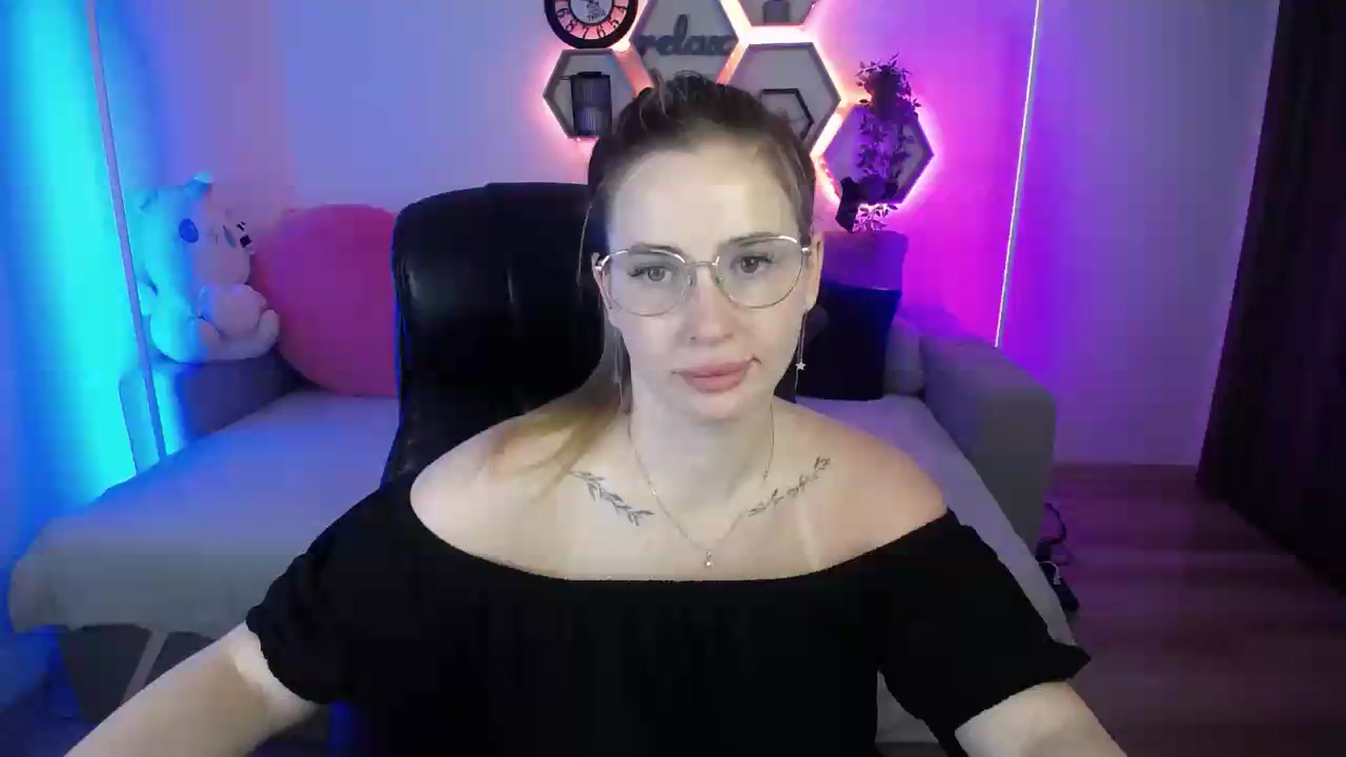Gallery image thumbnail from SabrinaViolet's myfreecams stream on, 07/07/2026, 09:27 image 1 of 20