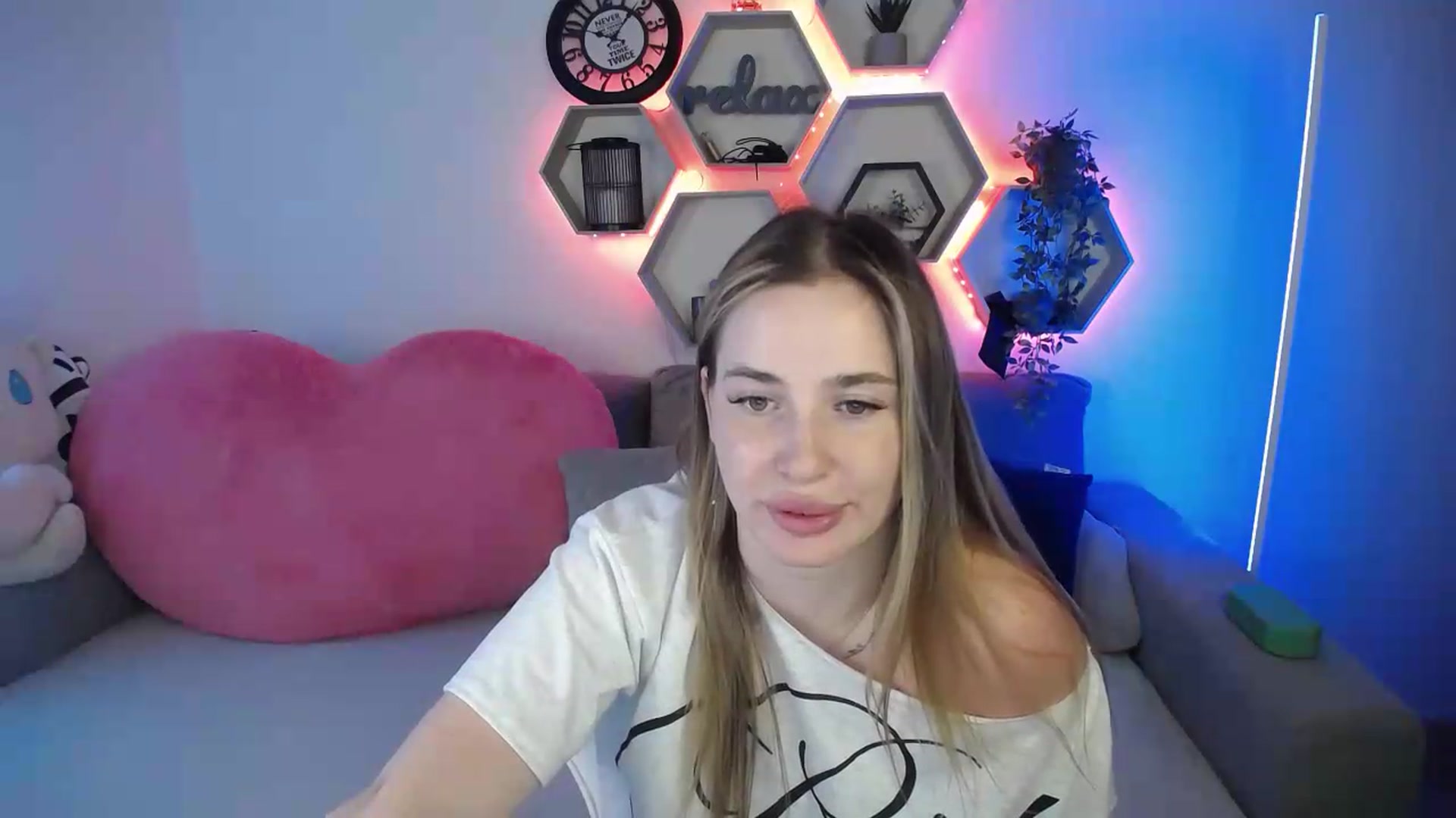 Gallery image thumbnail from SabrinaViolet's myfreecams stream on, 07/07/2026, 11:44 image 15 of 20