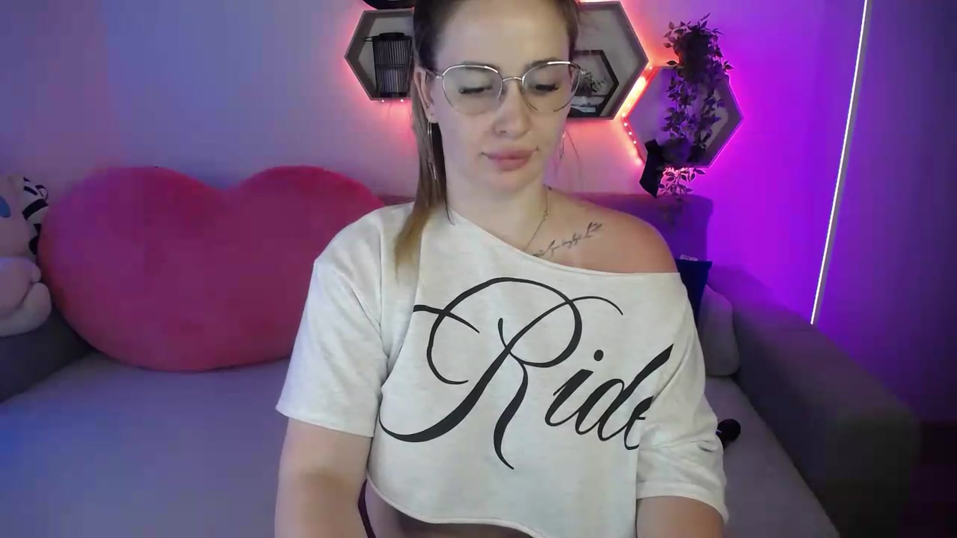 Gallery image thumbnail from SabrinaViolet's myfreecams stream on, 07/07/2026, 11:44 image 6 of 20