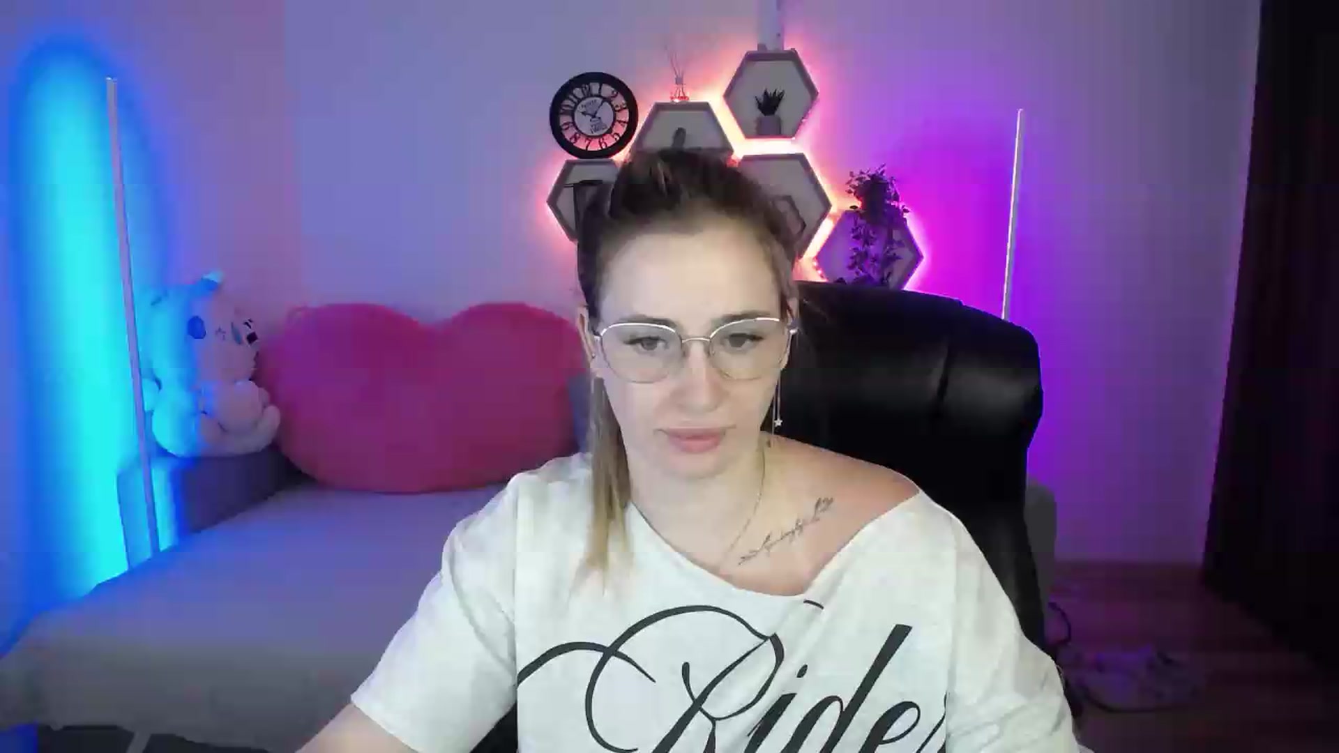 Gallery image thumbnail from SabrinaViolet's myfreecams stream on, 07/07/2026, 11:44 image 2 of 20