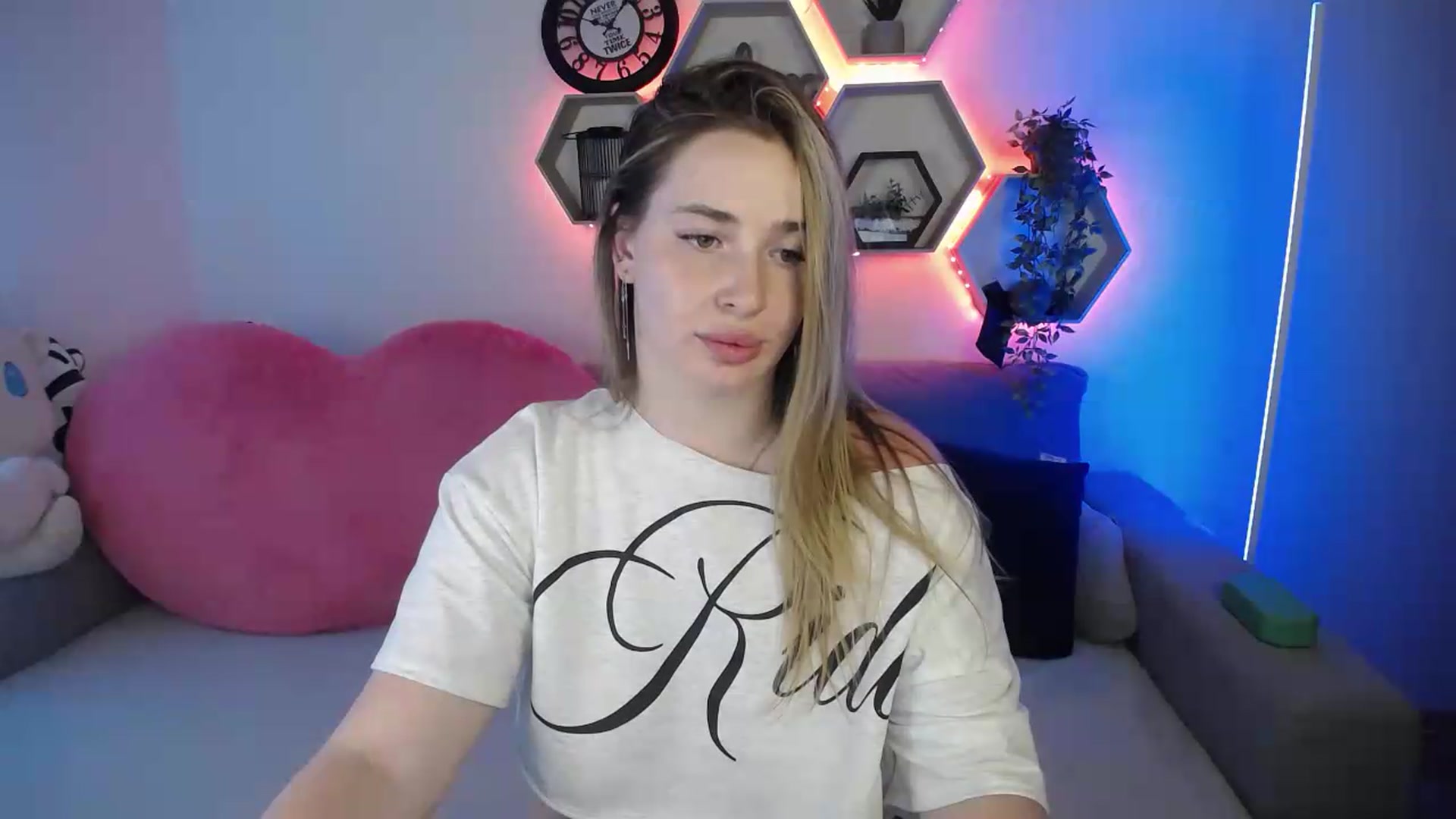 Gallery image thumbnail from SabrinaViolet's myfreecams stream on, 07/07/2026, 11:44 image 19 of 20