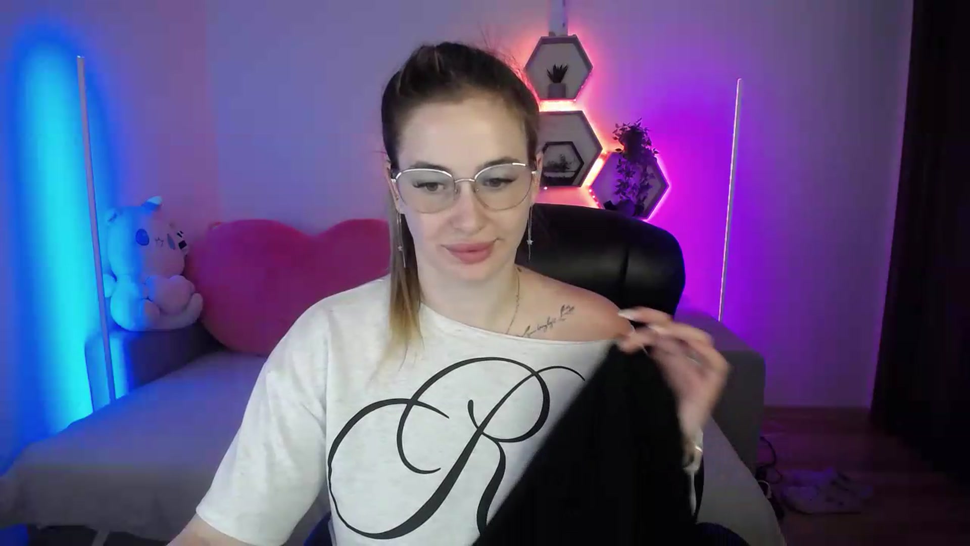 Gallery image thumbnail from SabrinaViolet's myfreecams stream on, 07/07/2026, 11:44 image 3 of 20