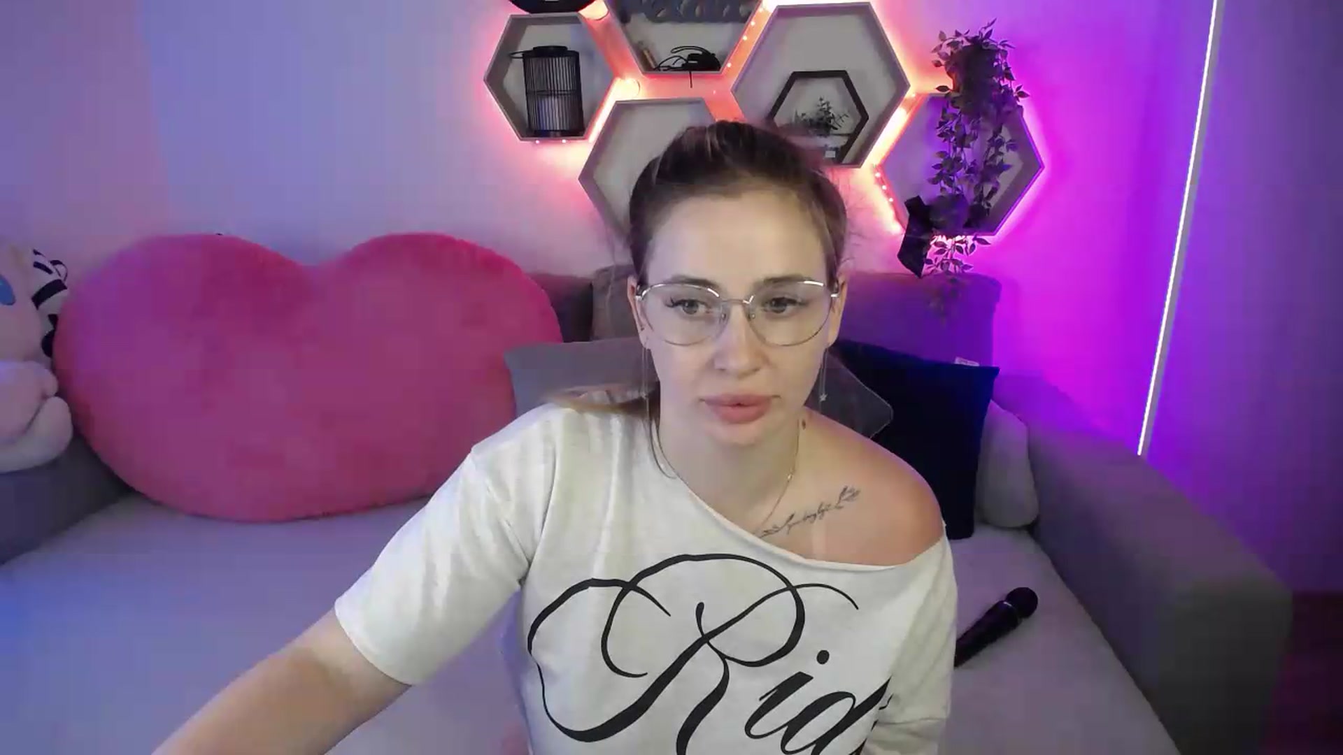 Gallery image thumbnail from SabrinaViolet's myfreecams stream on, 07/07/2026, 11:44 image 5 of 20
