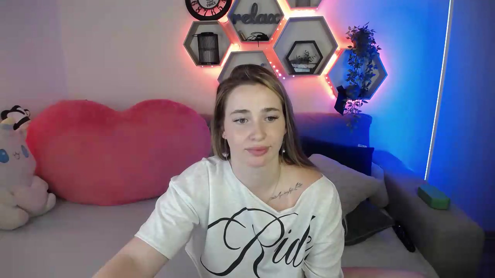 Gallery image thumbnail from SabrinaViolet's myfreecams stream on, 07/07/2026, 12:37 image 12 of 20