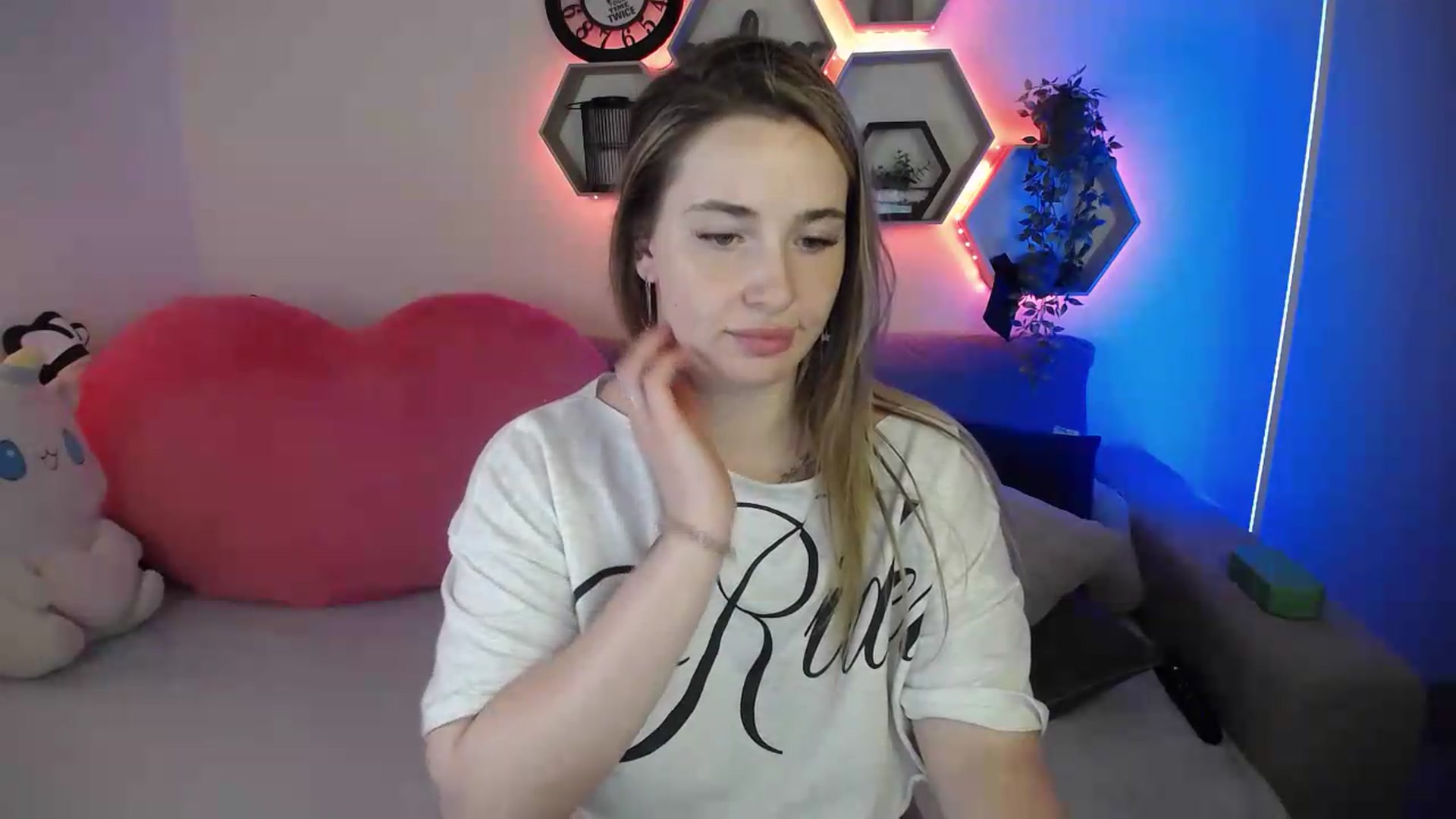 Gallery image thumbnail from SabrinaViolet's myfreecams stream on, 07/07/2026, 12:37 image 8 of 20
