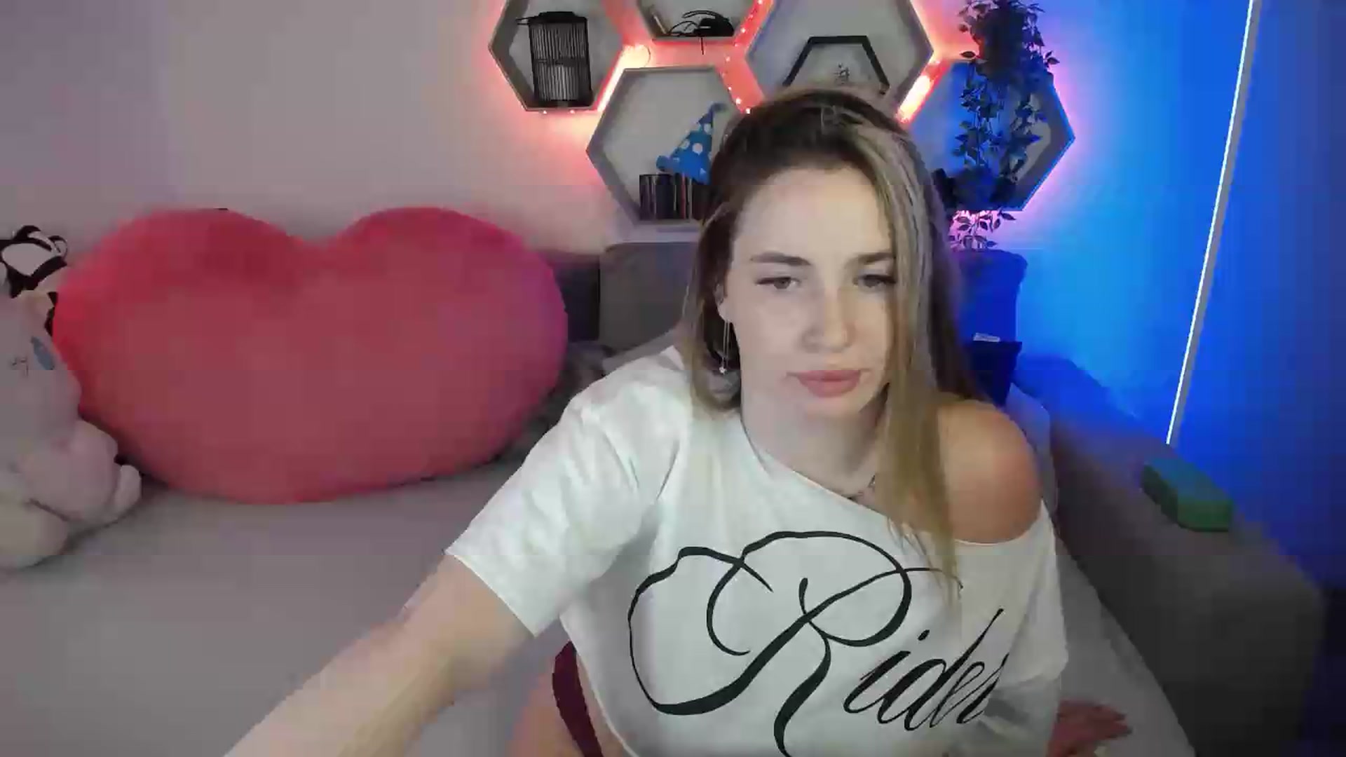 Gallery image thumbnail from SabrinaViolet's myfreecams stream on, 07/07/2026, 13:42 image 8 of 20