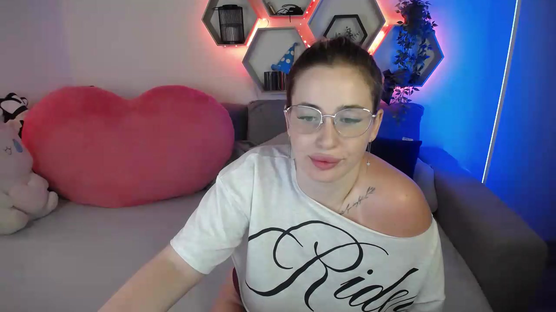Gallery image thumbnail from SabrinaViolet's myfreecams stream on, 07/07/2026, 13:42 image 18 of 20