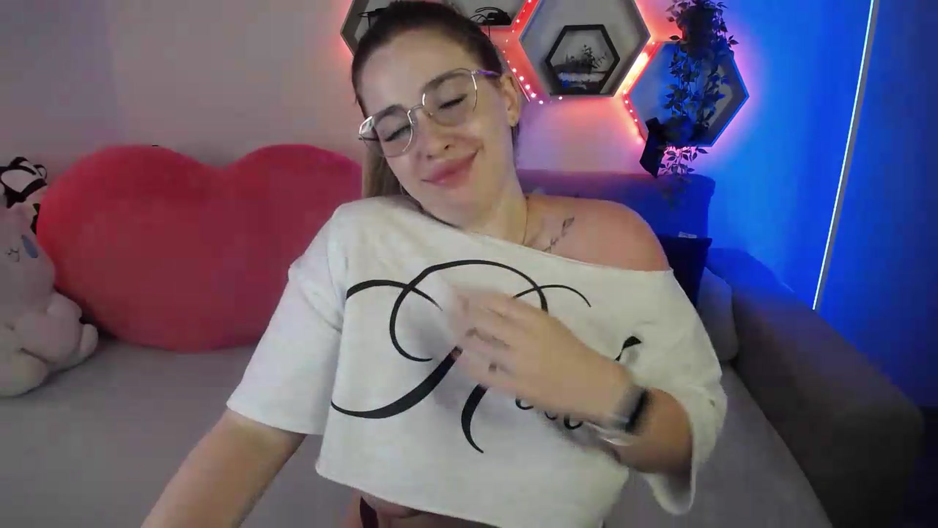 Gallery image thumbnail from SabrinaViolet's myfreecams stream on, 07/07/2026, 13:42 image 19 of 20