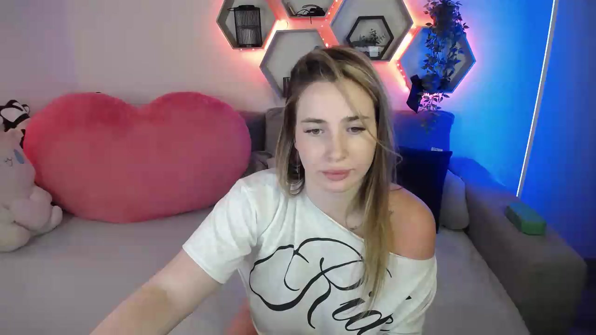 Gallery image thumbnail from SabrinaViolet's myfreecams stream on, 07/07/2026, 13:42 image 13 of 20