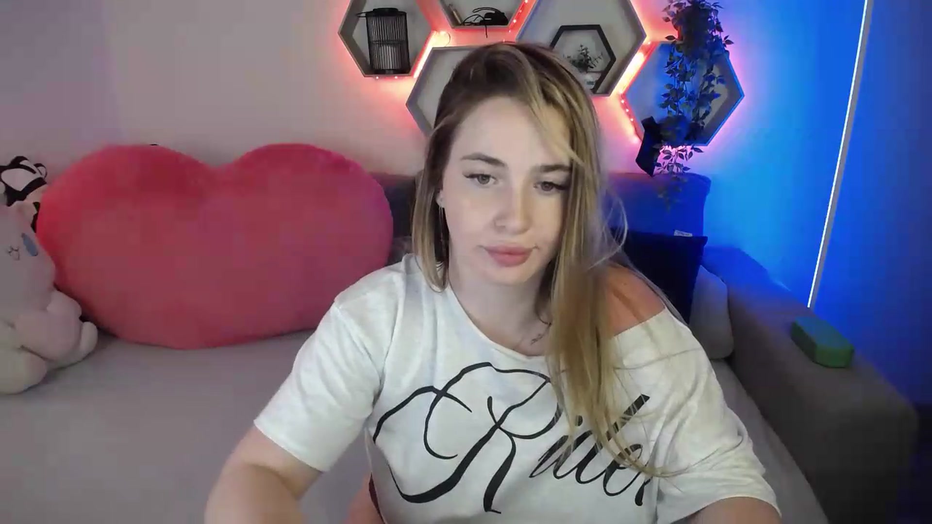 Gallery image thumbnail from SabrinaViolet's myfreecams stream on, 07/07/2026, 13:42 image 9 of 20