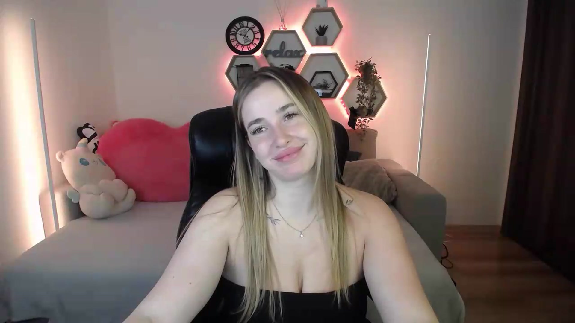 Gallery image thumbnail from SabrinaViolet's myfreecams stream on, 07/10/2026, 08:35 image 3 of 20