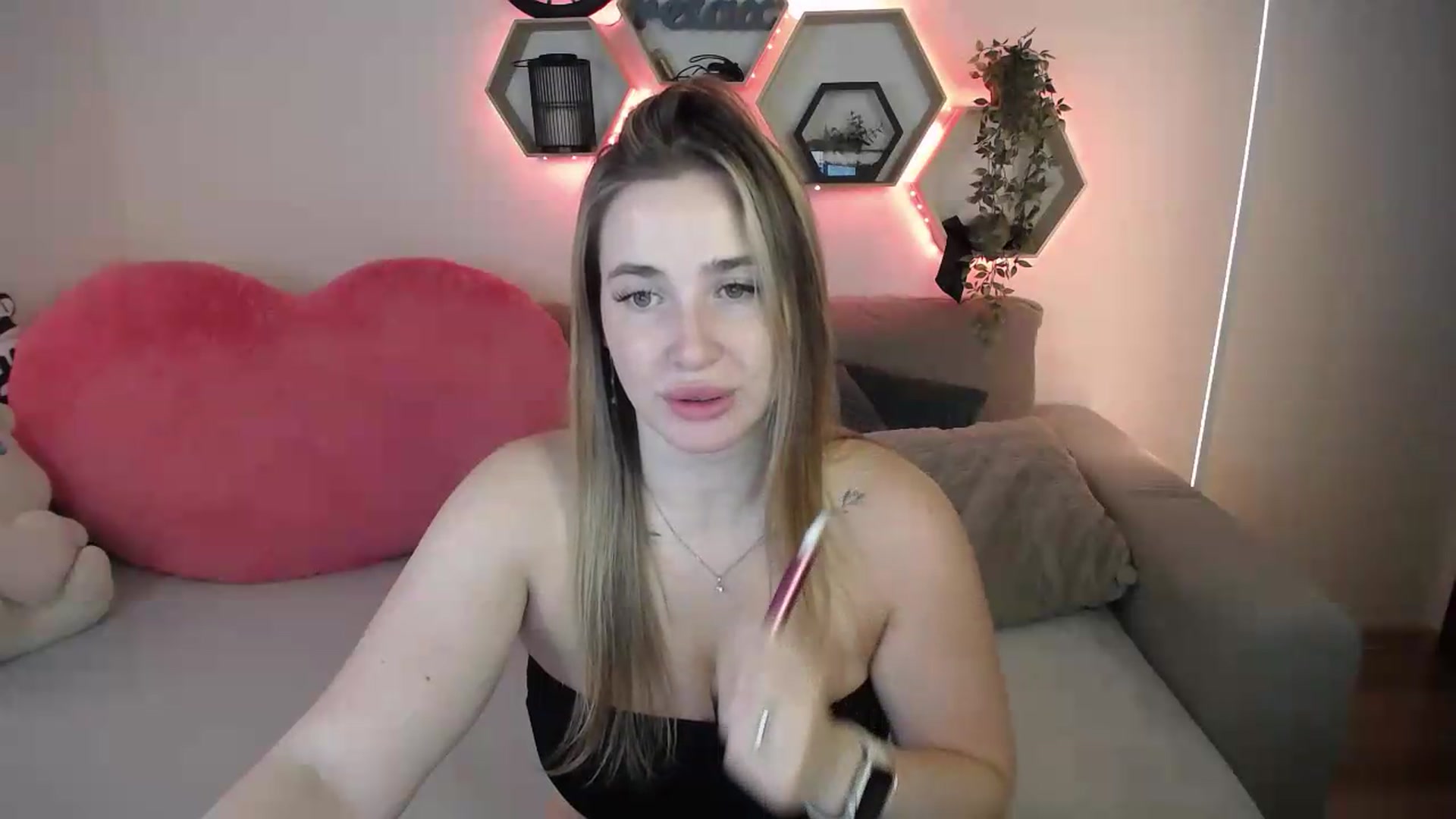 Gallery image thumbnail from SabrinaViolet's myfreecams stream on, 07/10/2026, 08:35 image 13 of 20