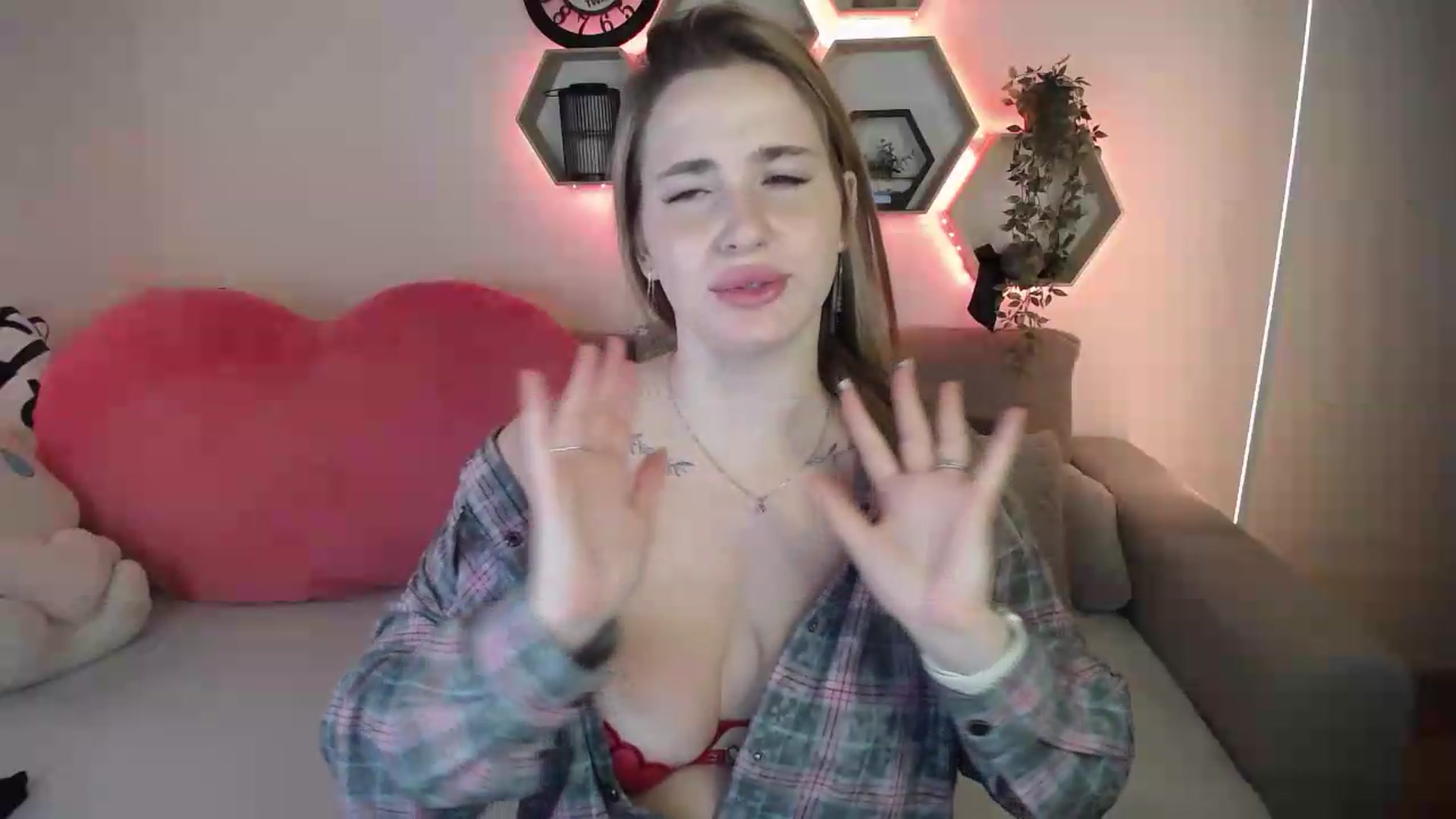 Gallery image thumbnail from SabrinaViolet's myfreecams stream on, 07/10/2026, 11:25 image 17 of 20