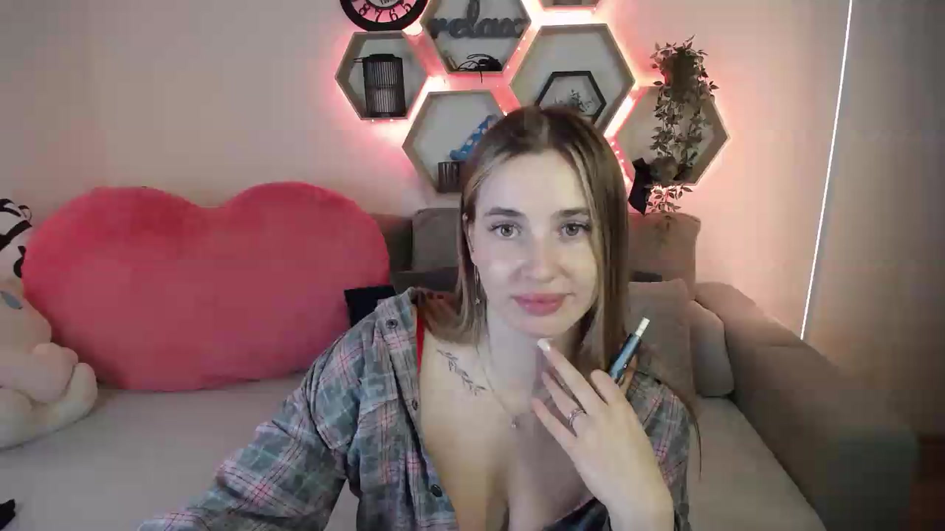 Gallery image thumbnail from SabrinaViolet's myfreecams stream on, 07/10/2026, 11:25 image 1 of 20