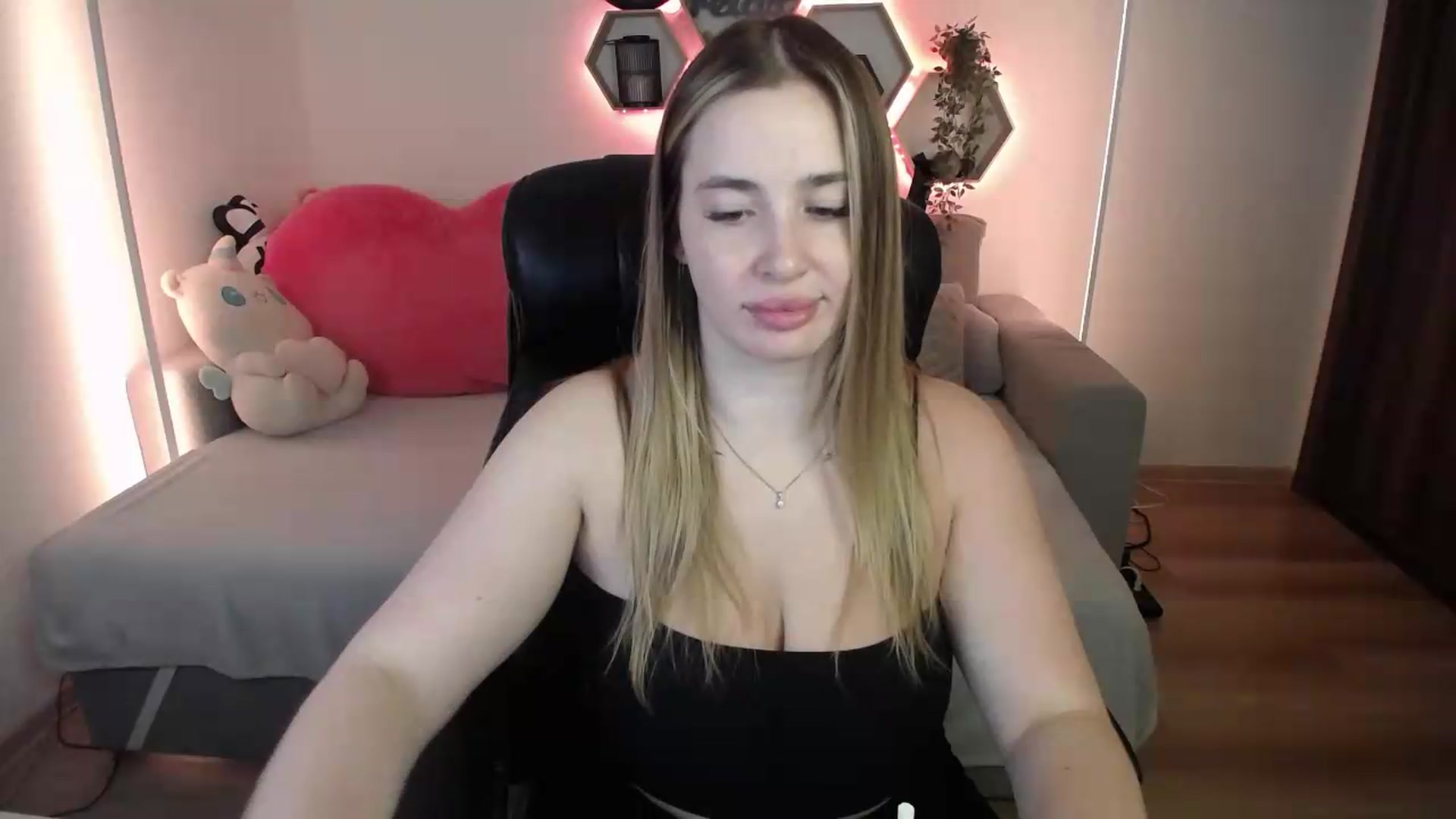 Gallery image thumbnail from SabrinaViolet's myfreecams stream on, 07/11/2026, 08:52 image 8 of 20