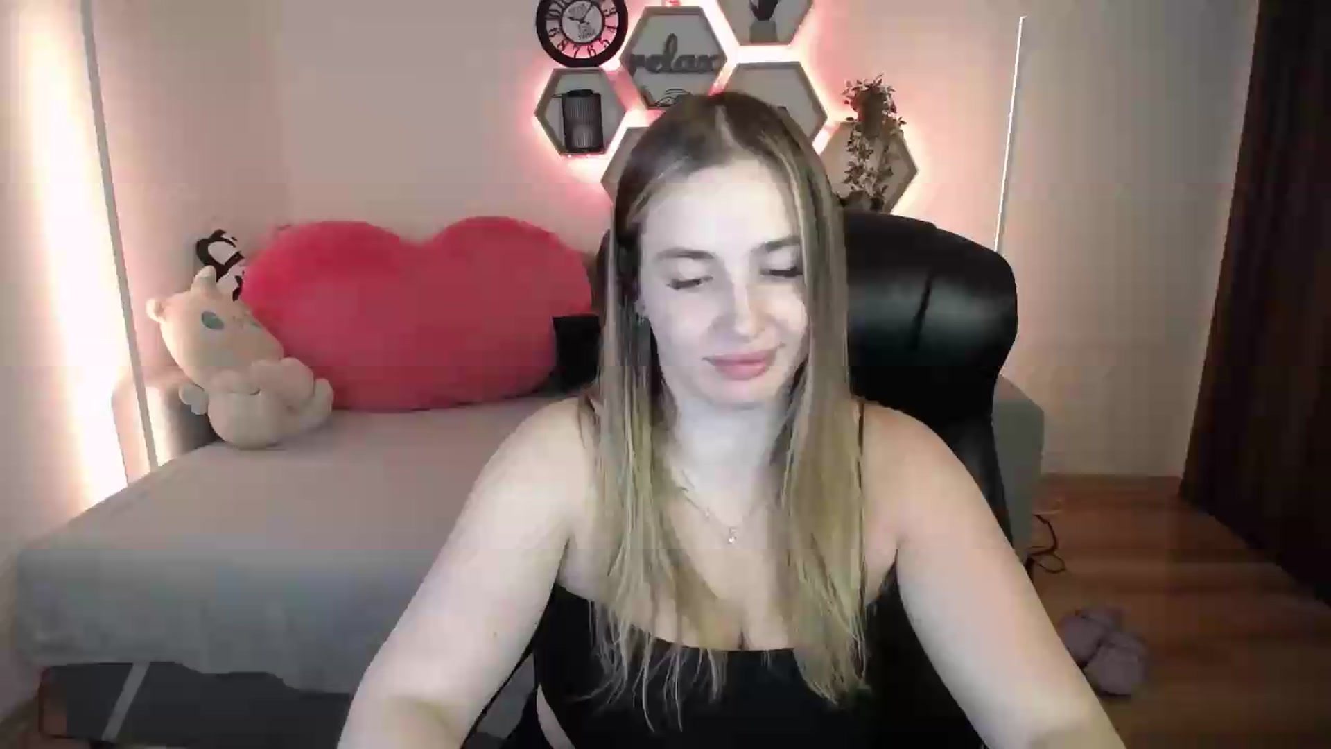 Gallery image thumbnail from SabrinaViolet's myfreecams stream on, 07/11/2026, 11:02 image 4 of 20